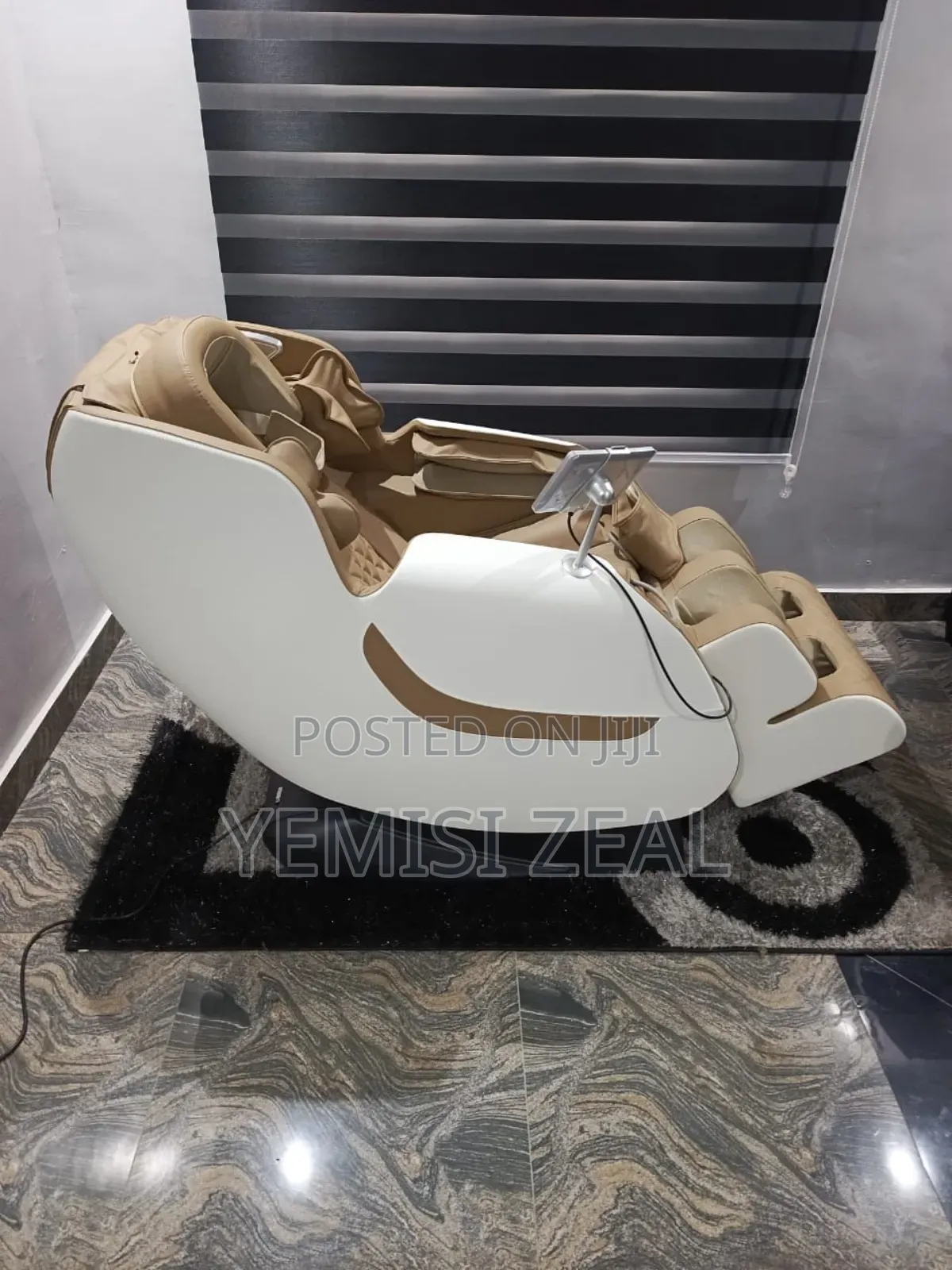 4d Massage Chair With Leg Bagging and Eye Wear
