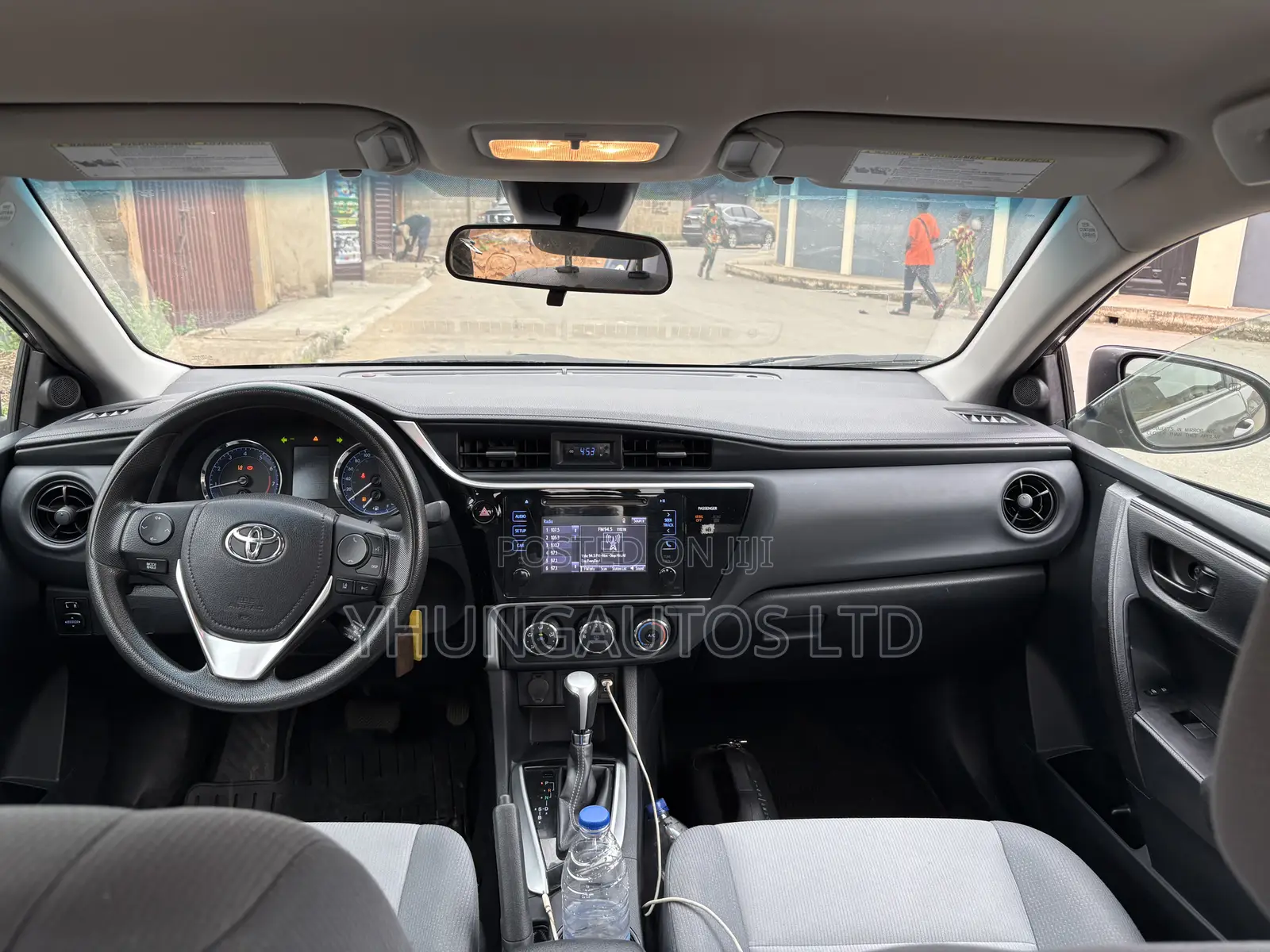 Toyota Corolla LE ECO w/Package 1 4dr Sedan (1.8L 4cyl CVT) 2017 Gray
