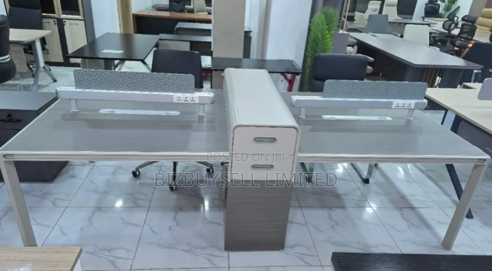 Executive 4 Seaters Workstations With Drawers.