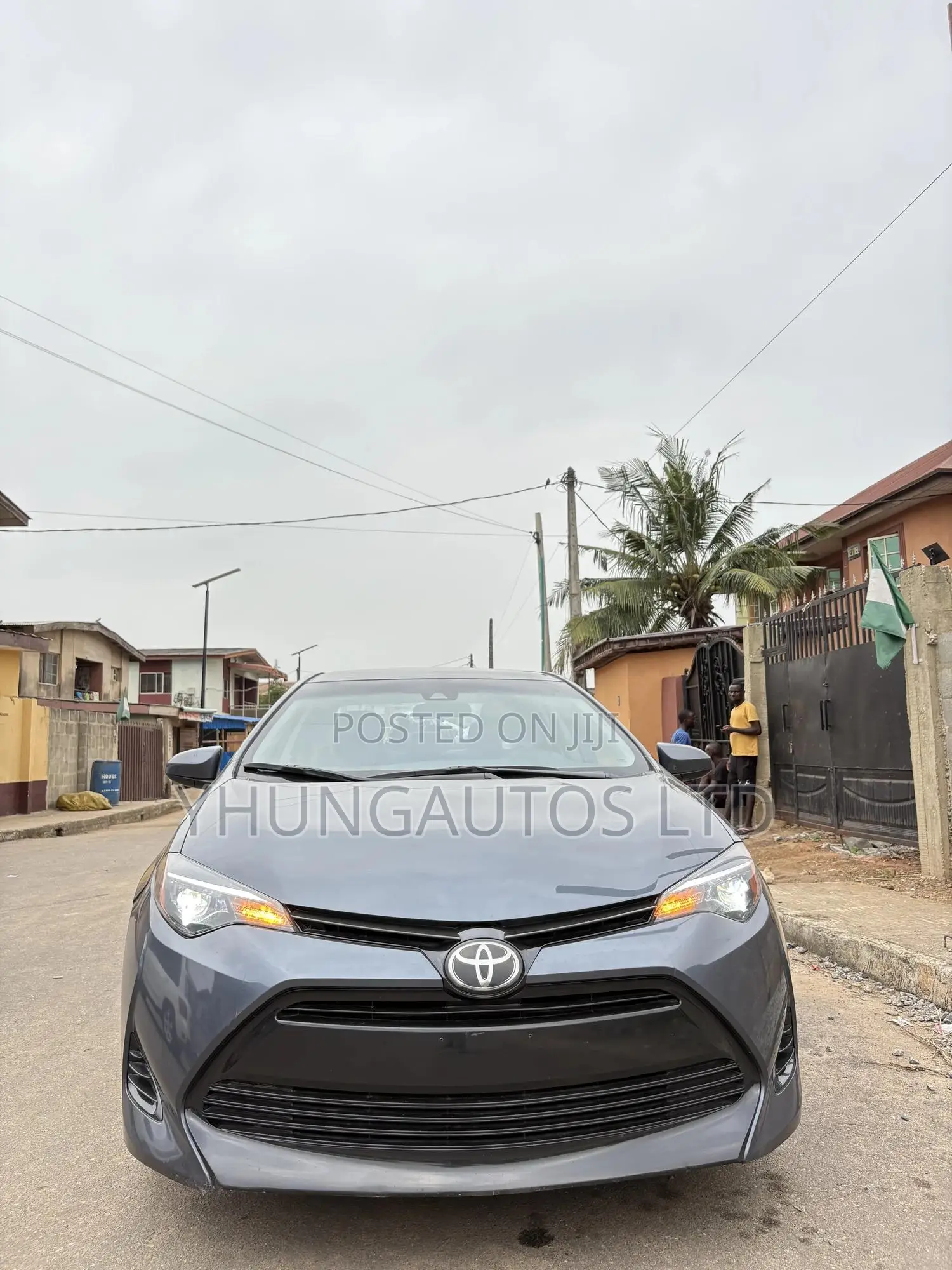Toyota Corolla LE ECO w/Package 1 4dr Sedan (1.8L 4cyl CVT) 2017 Gray