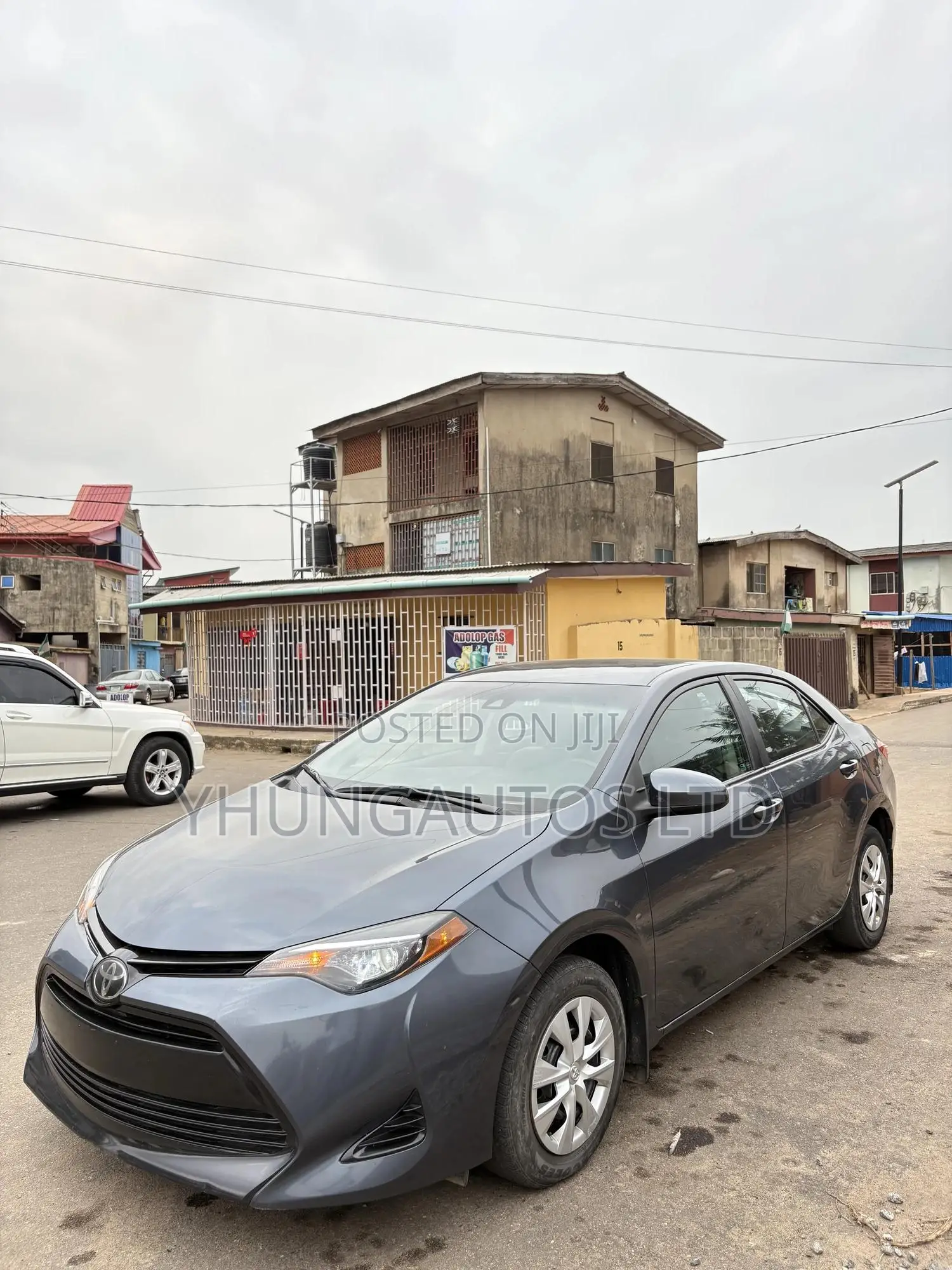 Toyota Corolla LE ECO w/Package 1 4dr Sedan (1.8L 4cyl CVT) 2017 Gray