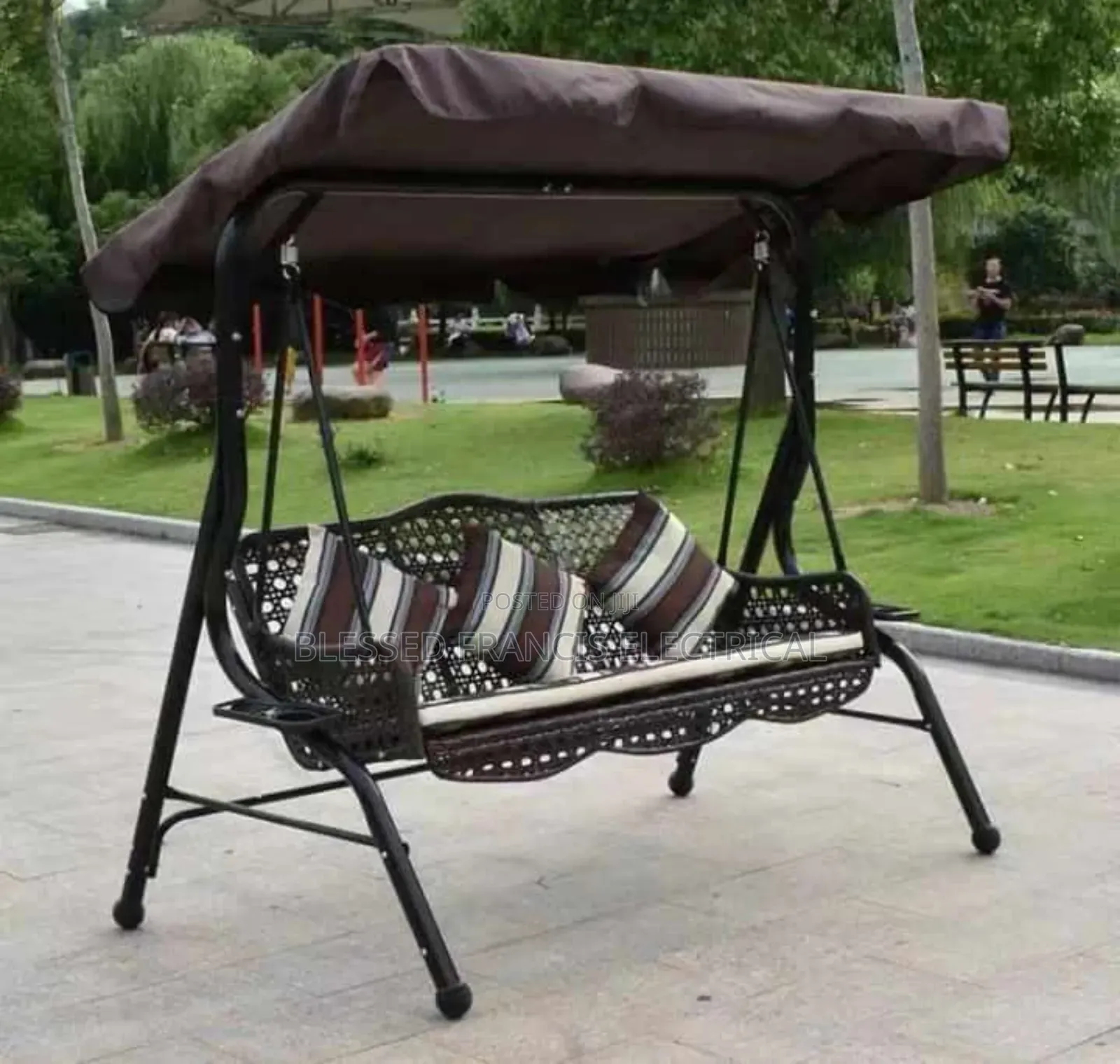 Outdoor Swing With Head Cover
