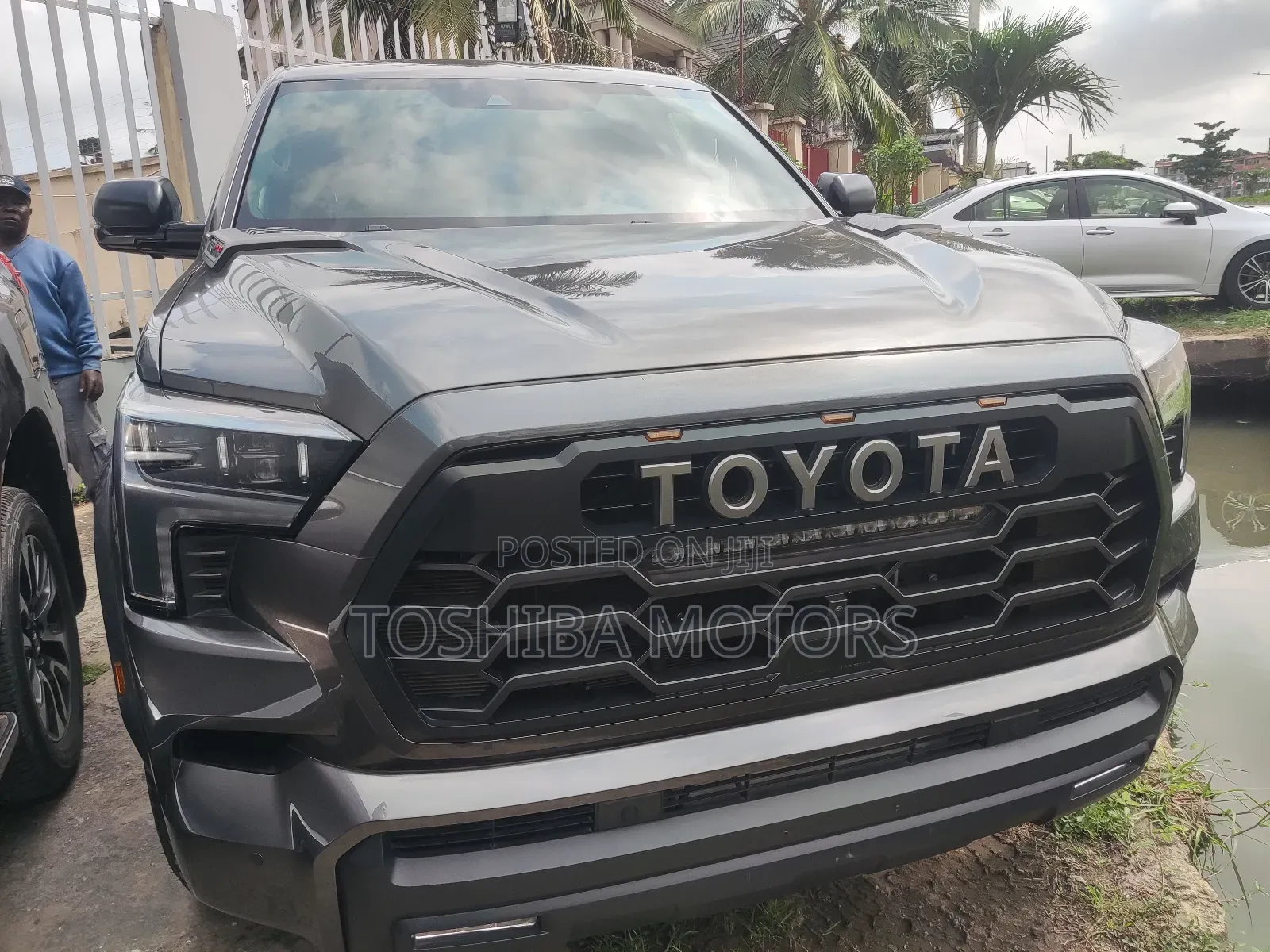 Toyota Sequoia Platinum 4WD 2024 Black