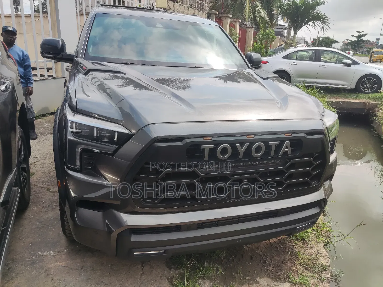 Toyota Sequoia Platinum 4WD 2024 Black