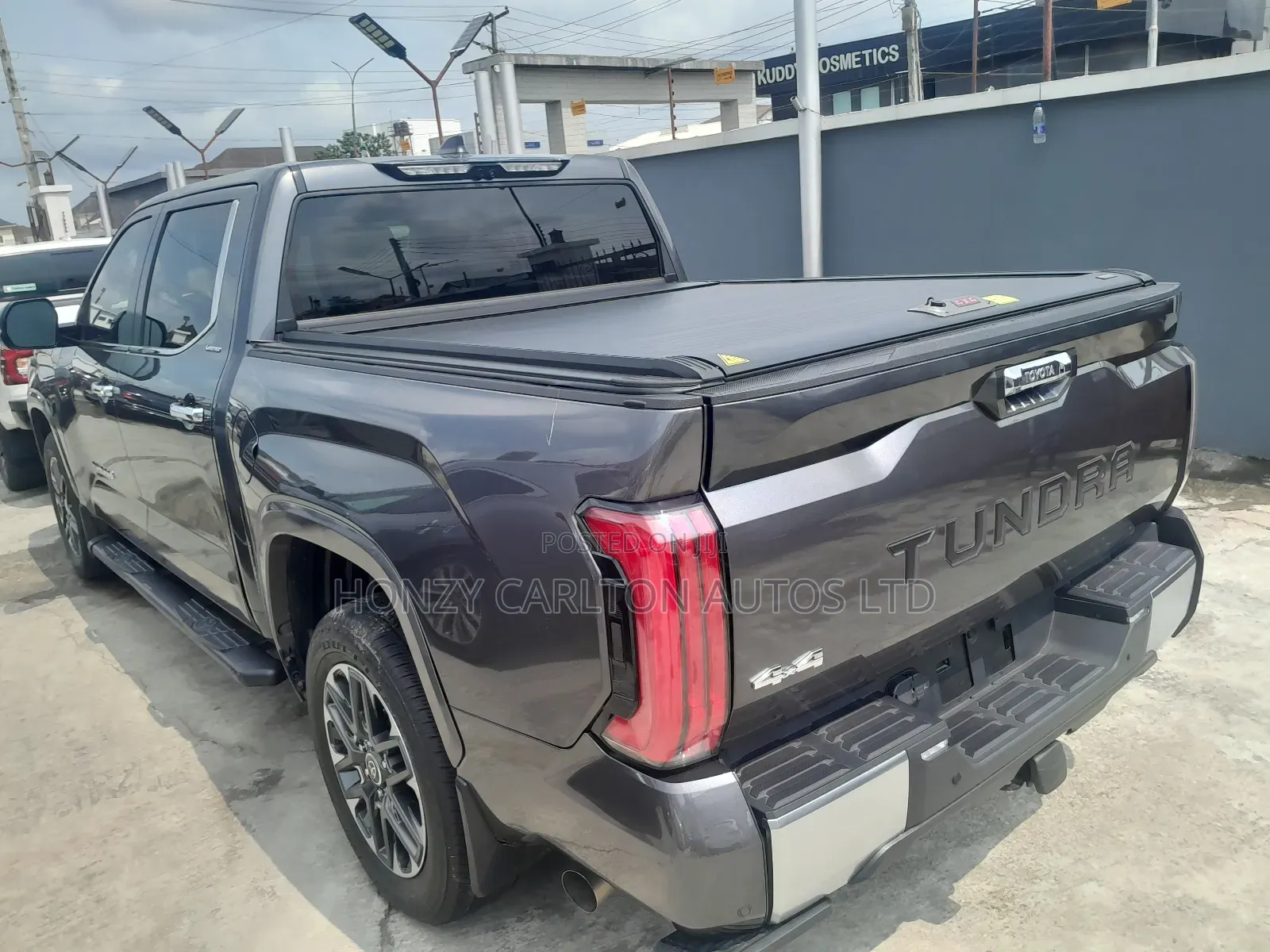 Toyota Tundra 2024 Black