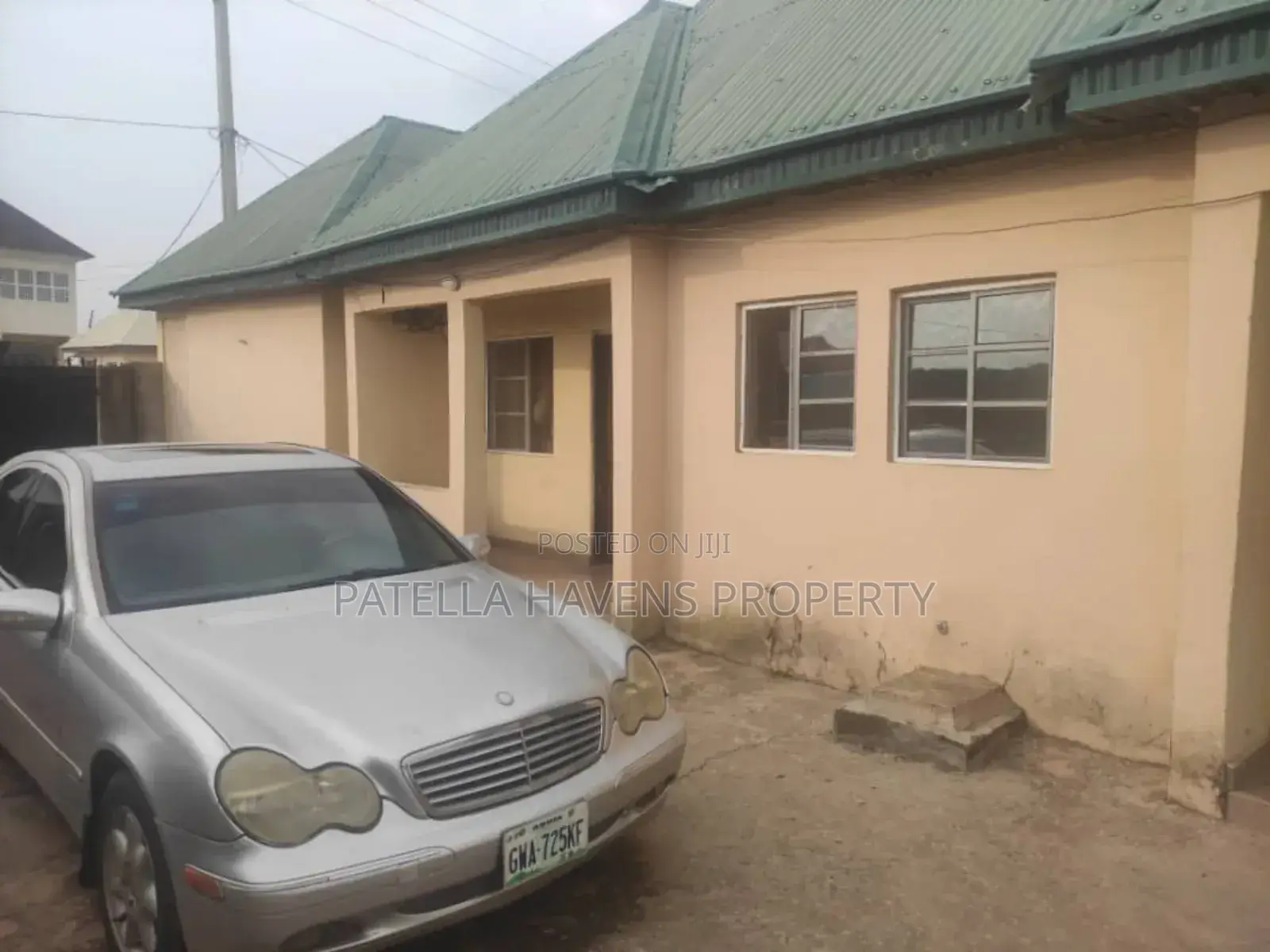 5bdrm Block of Flats in Kuje for sale