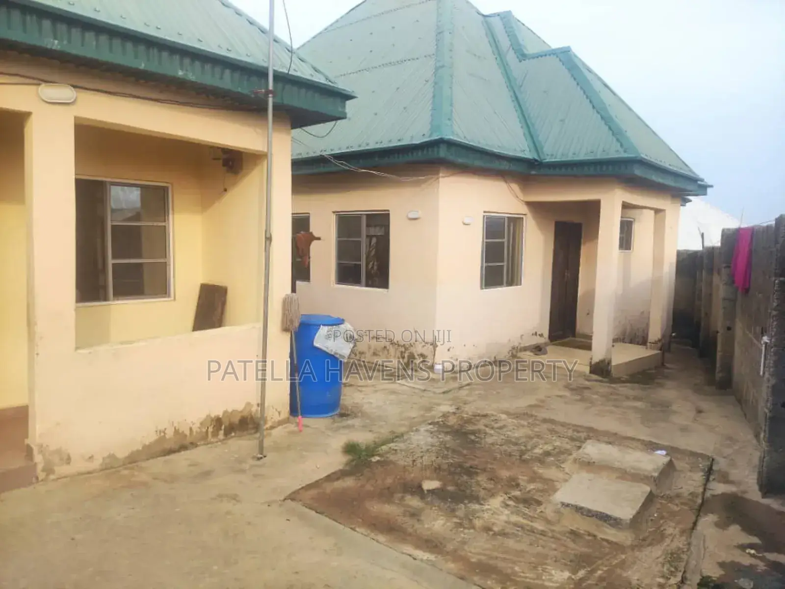 5bdrm Block of Flats in Kuje for sale