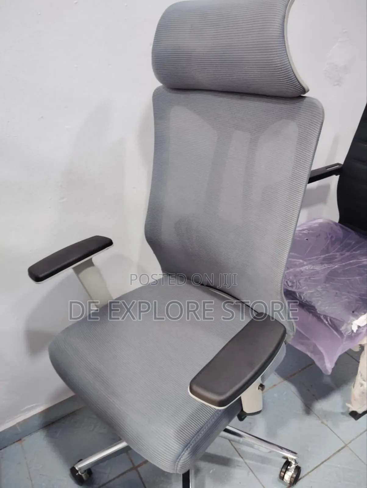 Office Chair With Swivel Legs