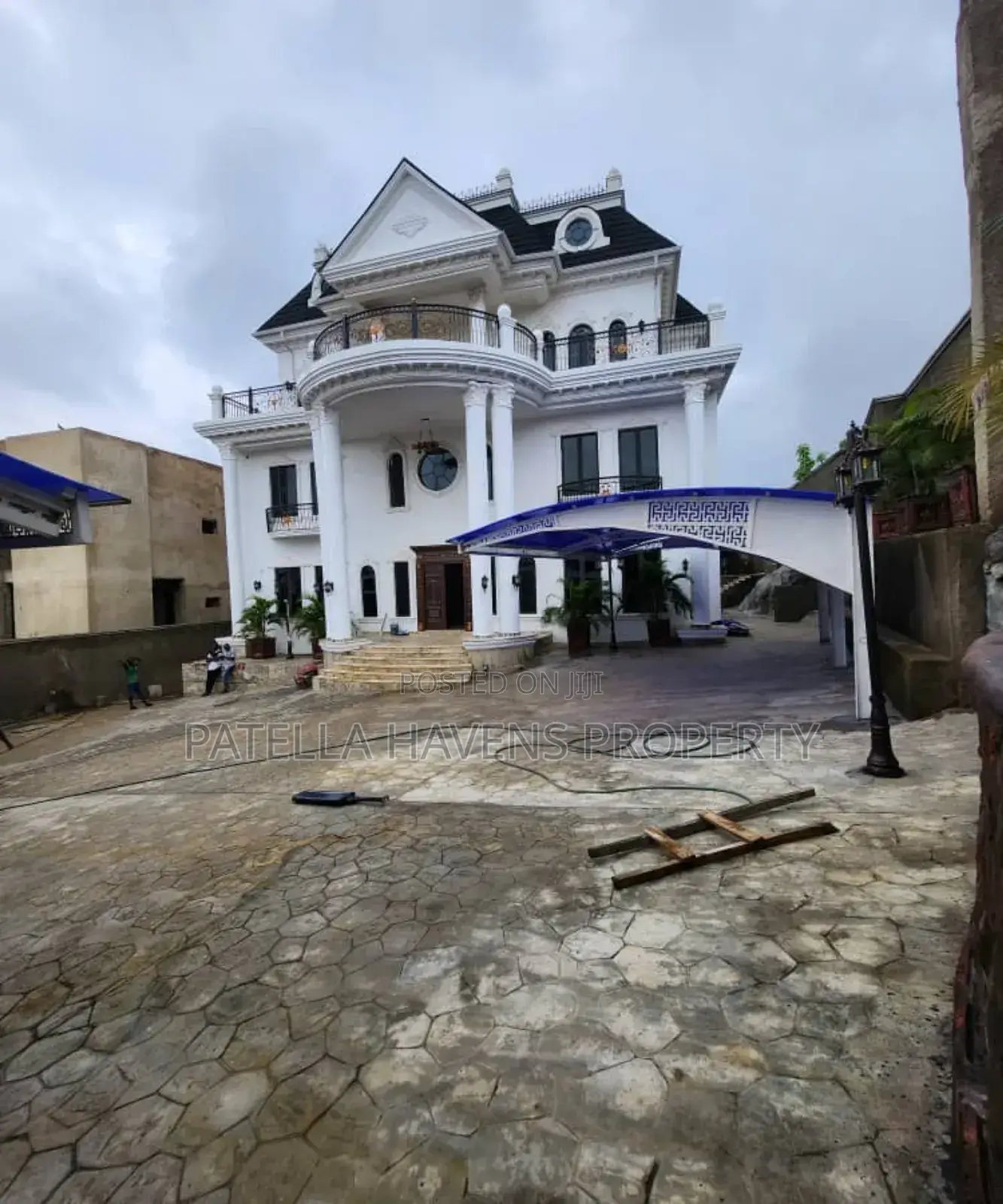 5bdrm Mansion in Guzape District for sale