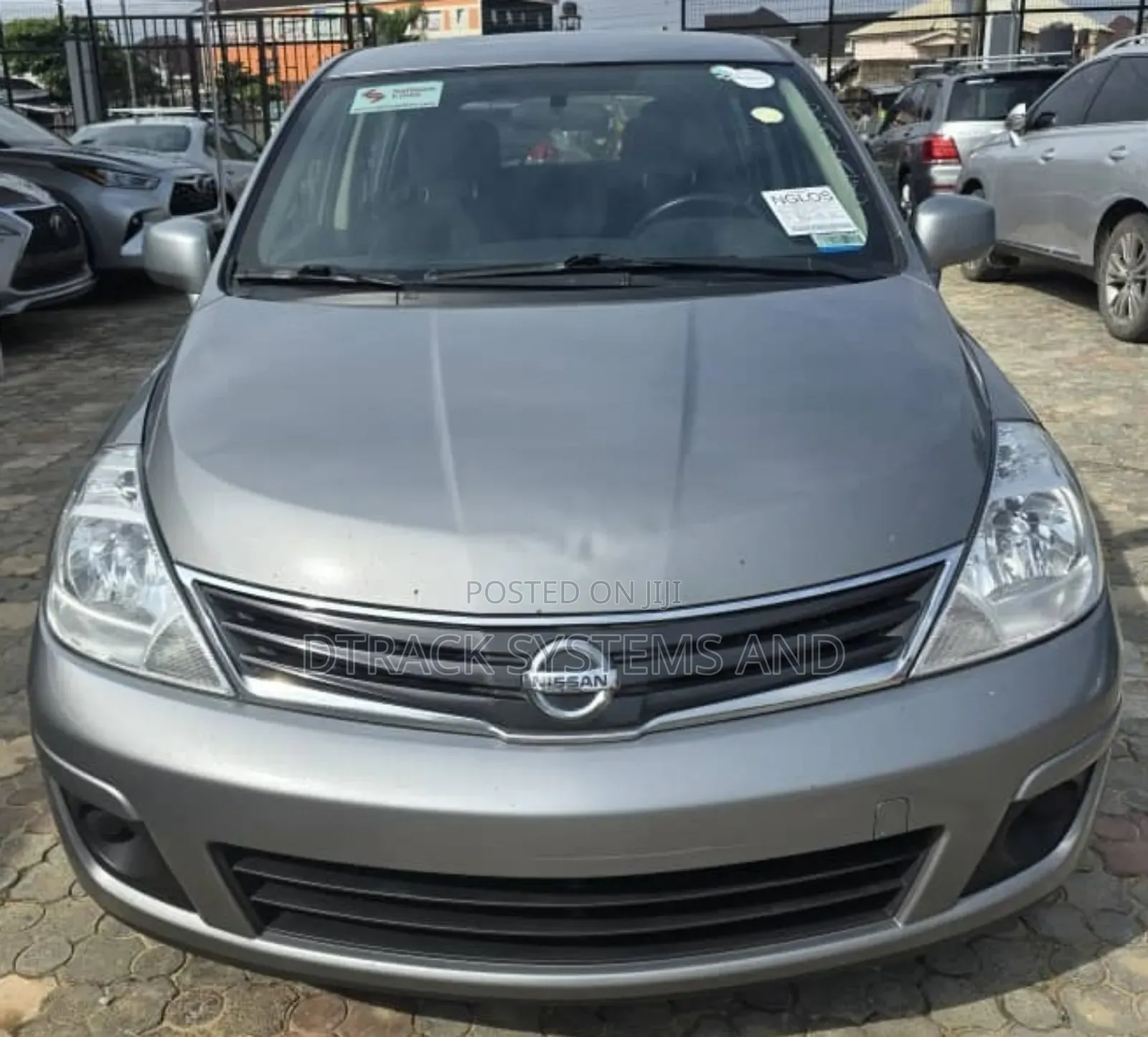 Nissan Versa 1.8 S Hatchback CVT 2012 Gray