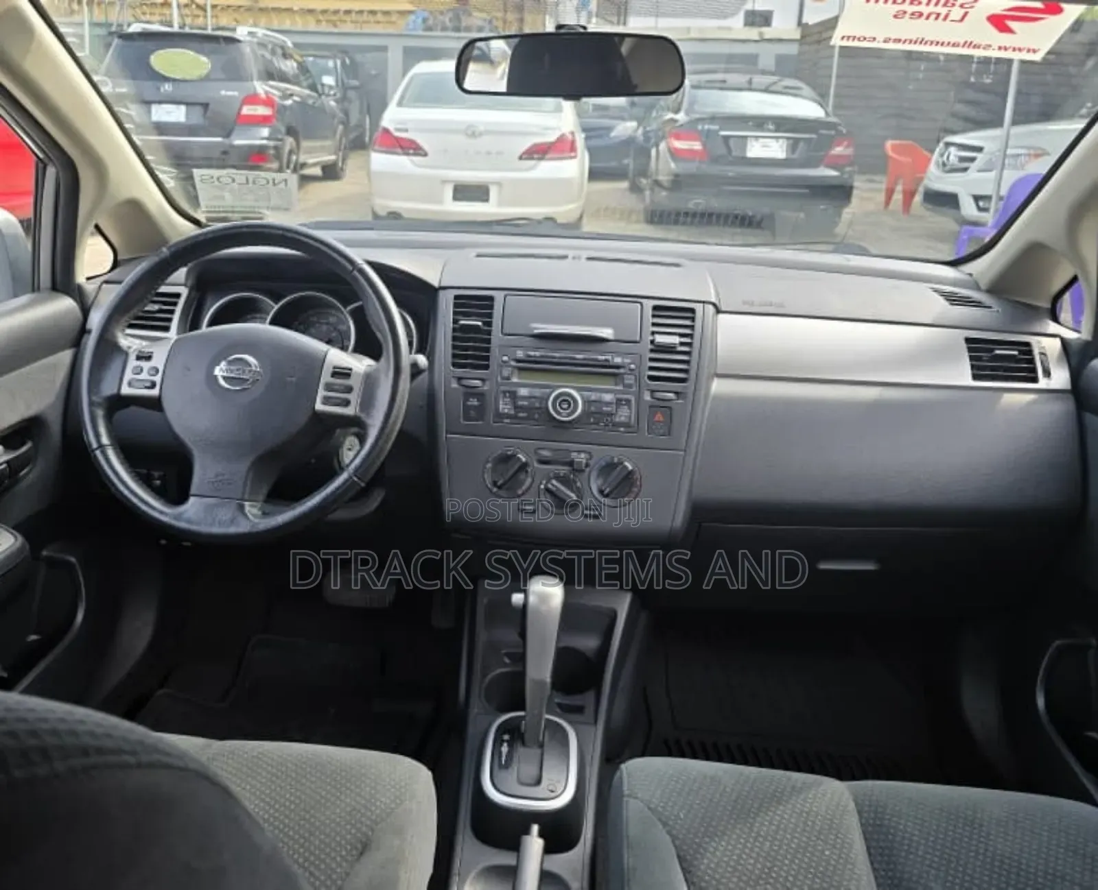 Nissan Versa 1.8 S Hatchback CVT 2012 Gray