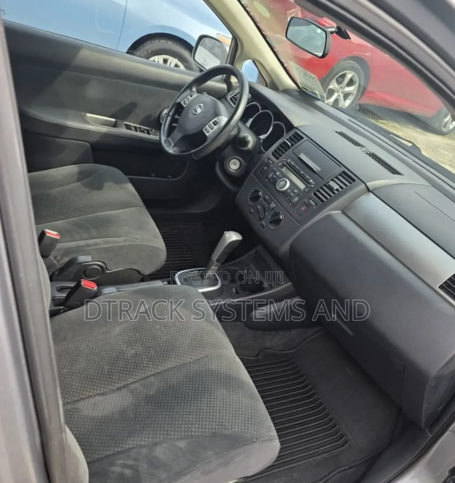 Nissan Versa 1.8 S Hatchback CVT 2012 Gray