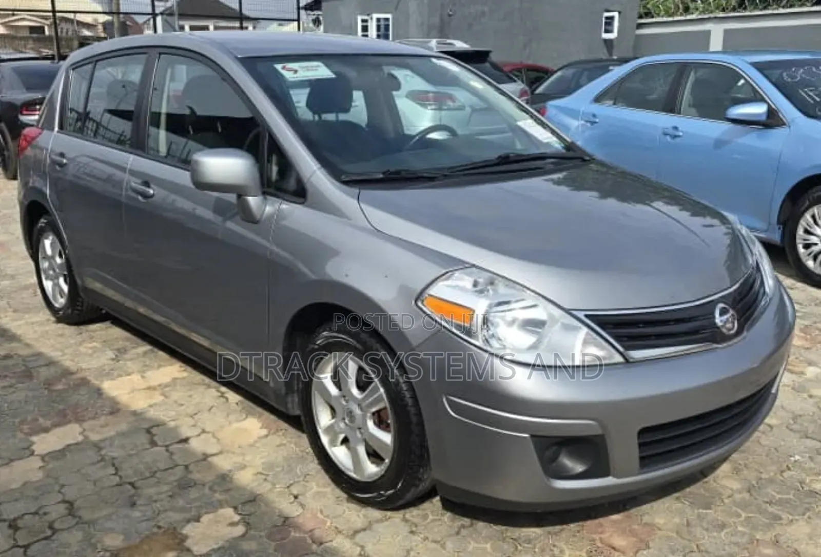 Nissan Versa 1.8 S Hatchback CVT 2012 Gray