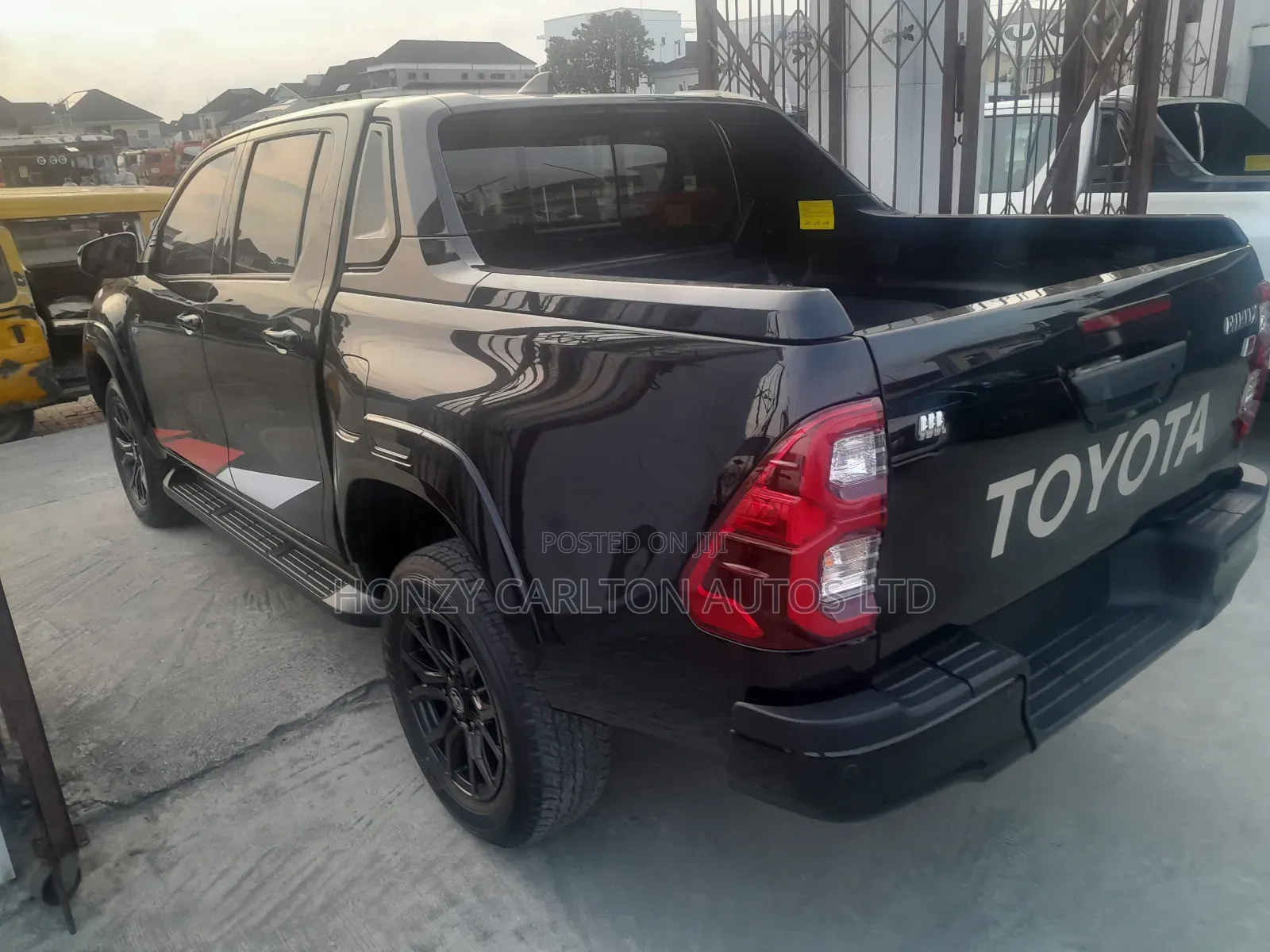 New Toyota Hilux 2023 Black
