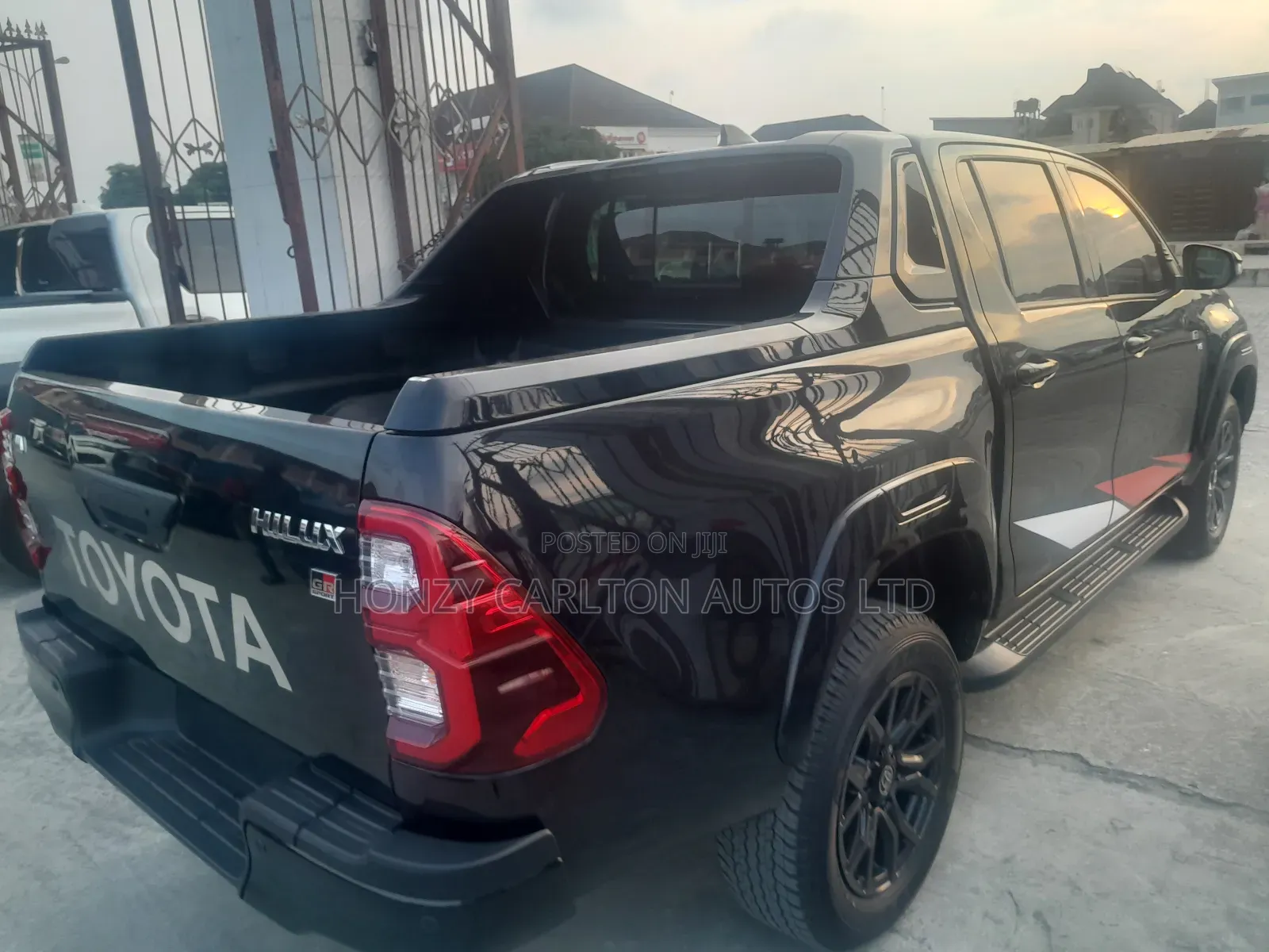 New Toyota Hilux 2023 Black
