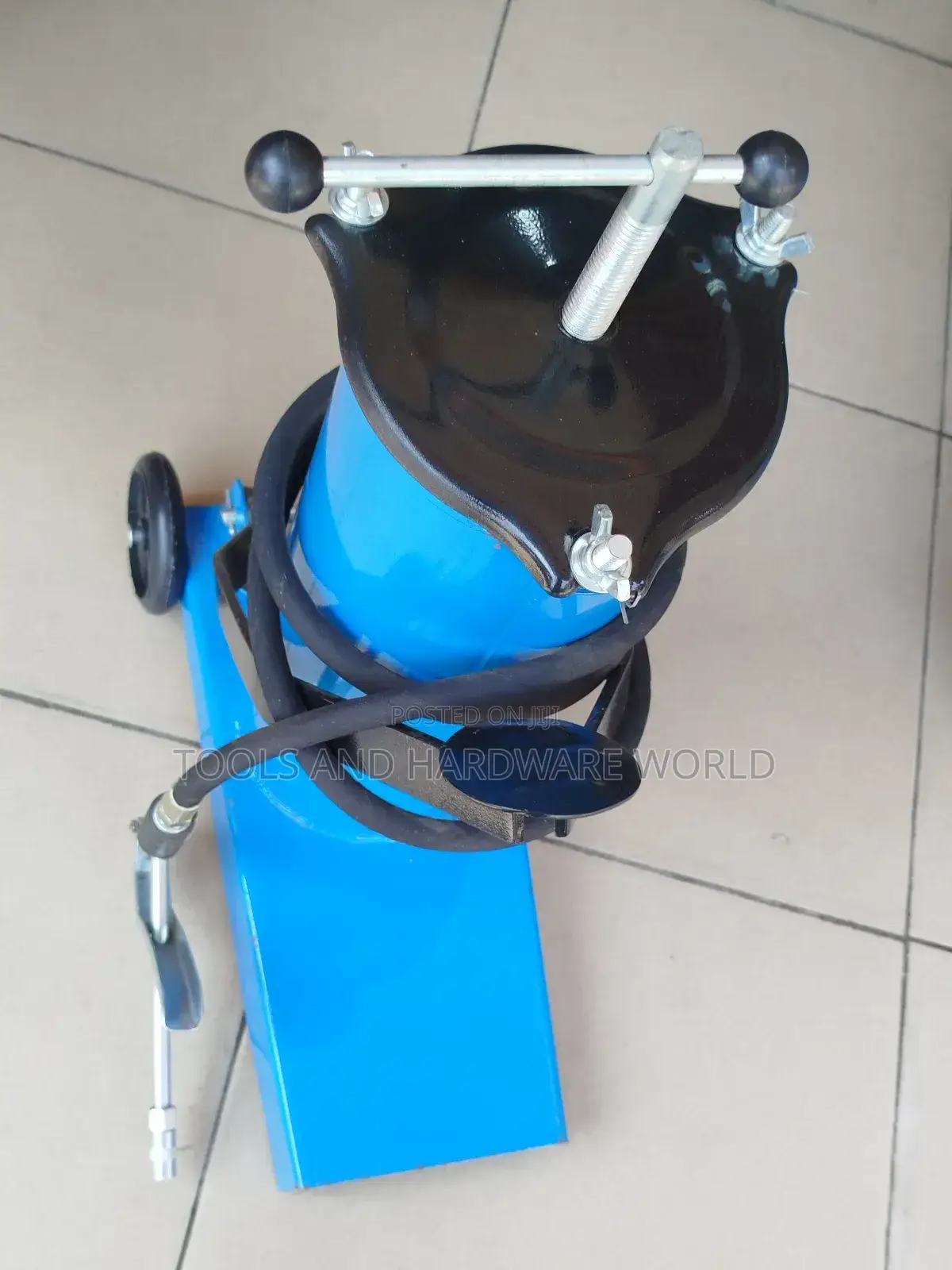 12l Foot Grease Bucket