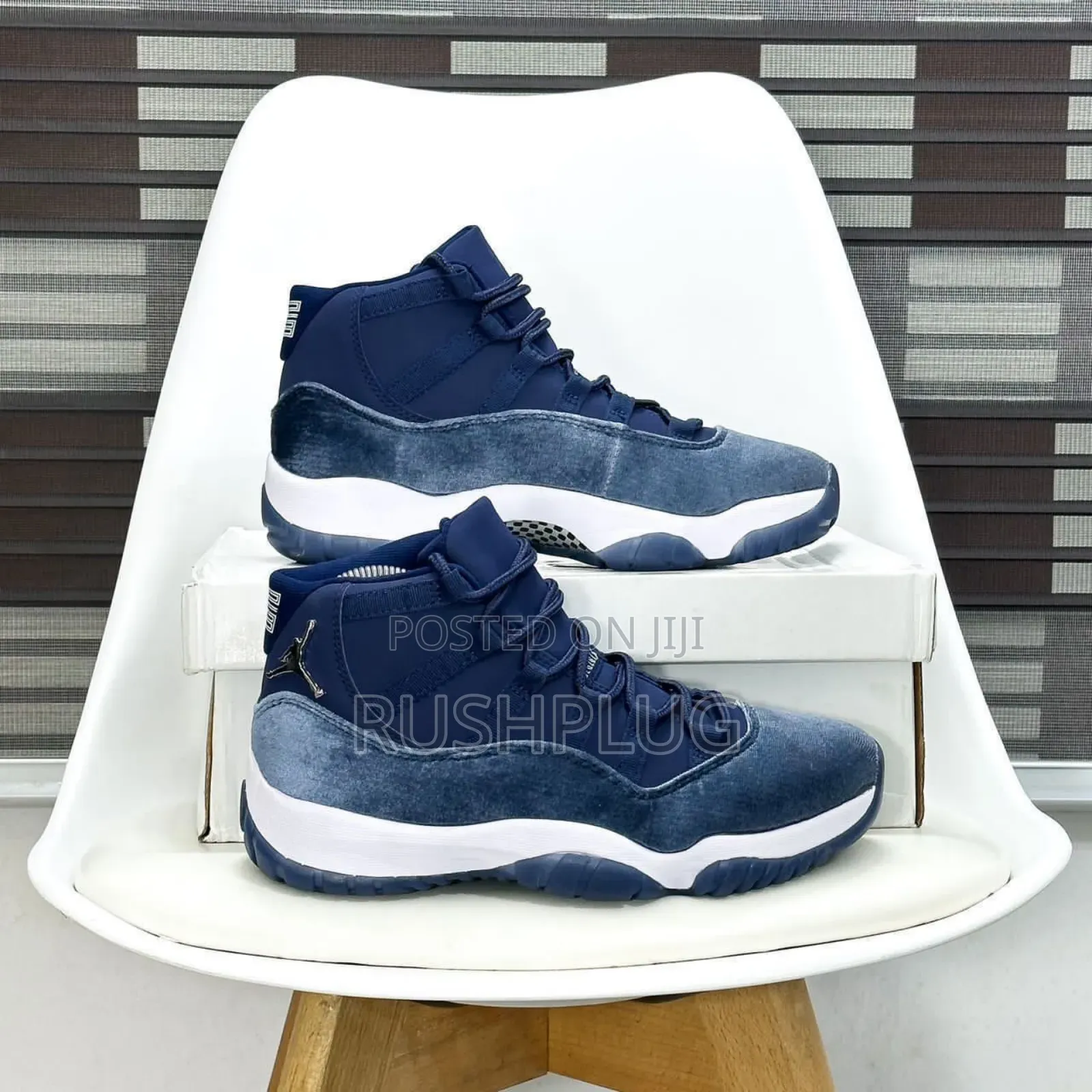 Air Jordan 11 Retro “Midnight Navy Velvet”