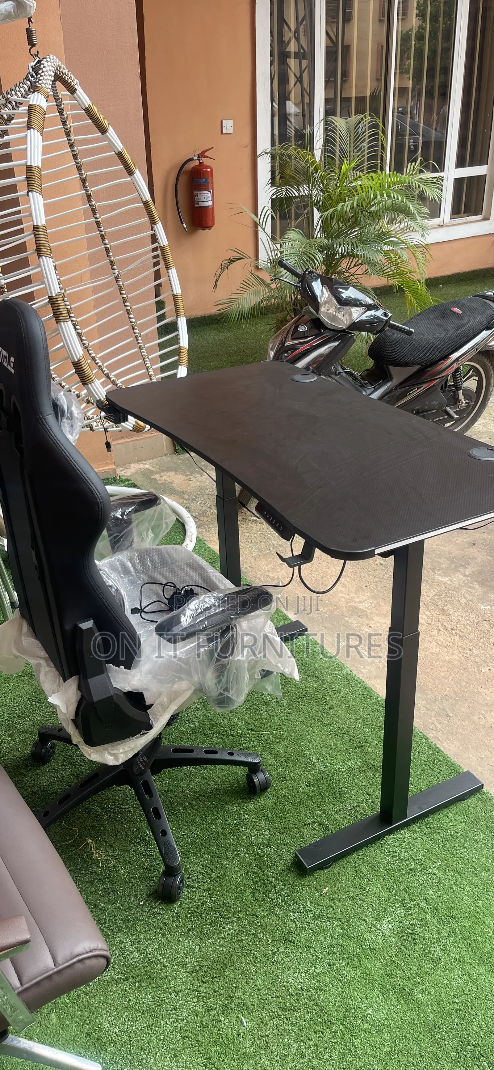 Ultimate Combo 1.4m Electric Adjustable Desk + Furgle Gaming Chair