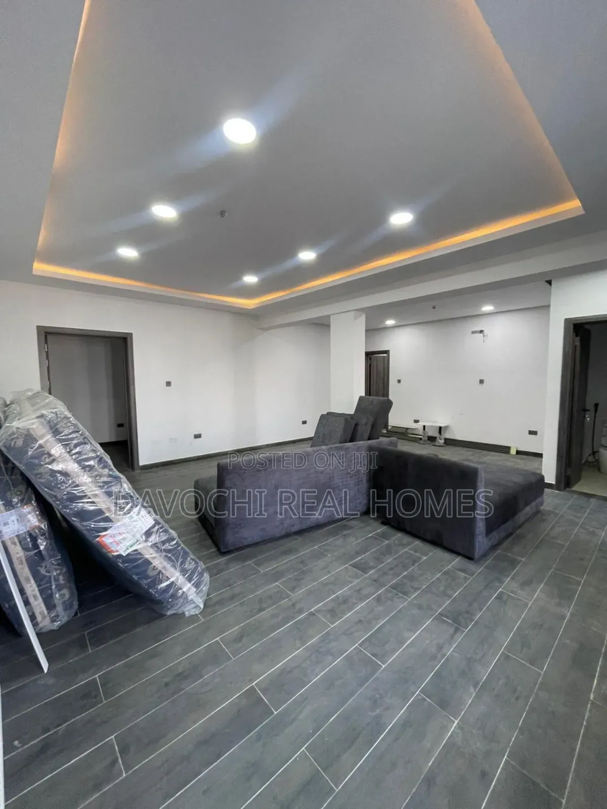 3bdrm Apartment in Osapa, Lekki for sale