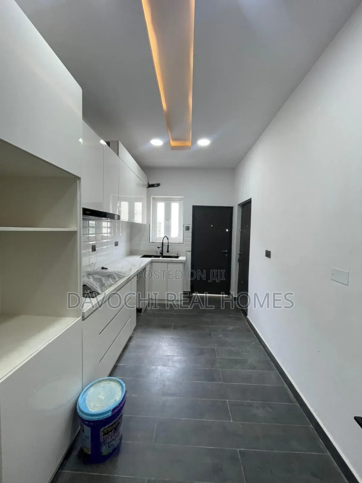 3bdrm Apartment in Osapa, Lekki for sale