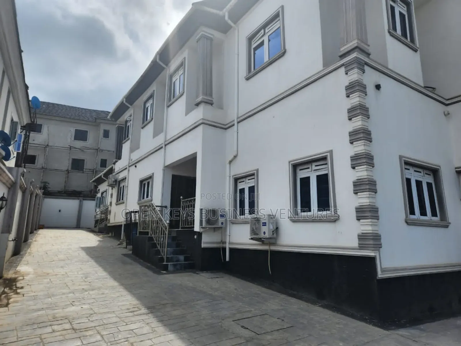 Furnished 5bdrm Duplex in Omololu Olunloyo Gra, Rind Road for sale