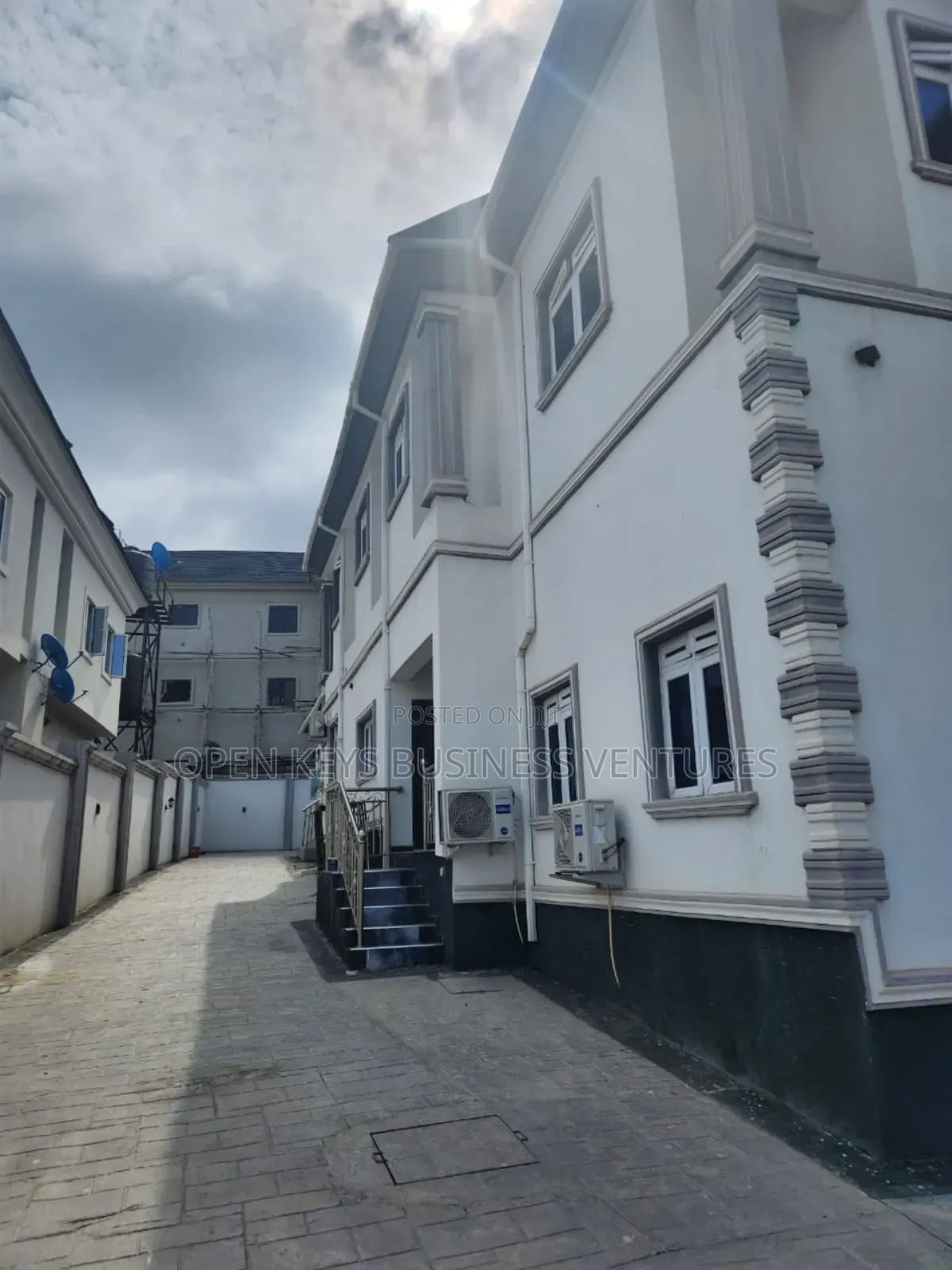 Furnished 5bdrm Duplex in Omololu Olunloyo Gra, Rind Road for sale