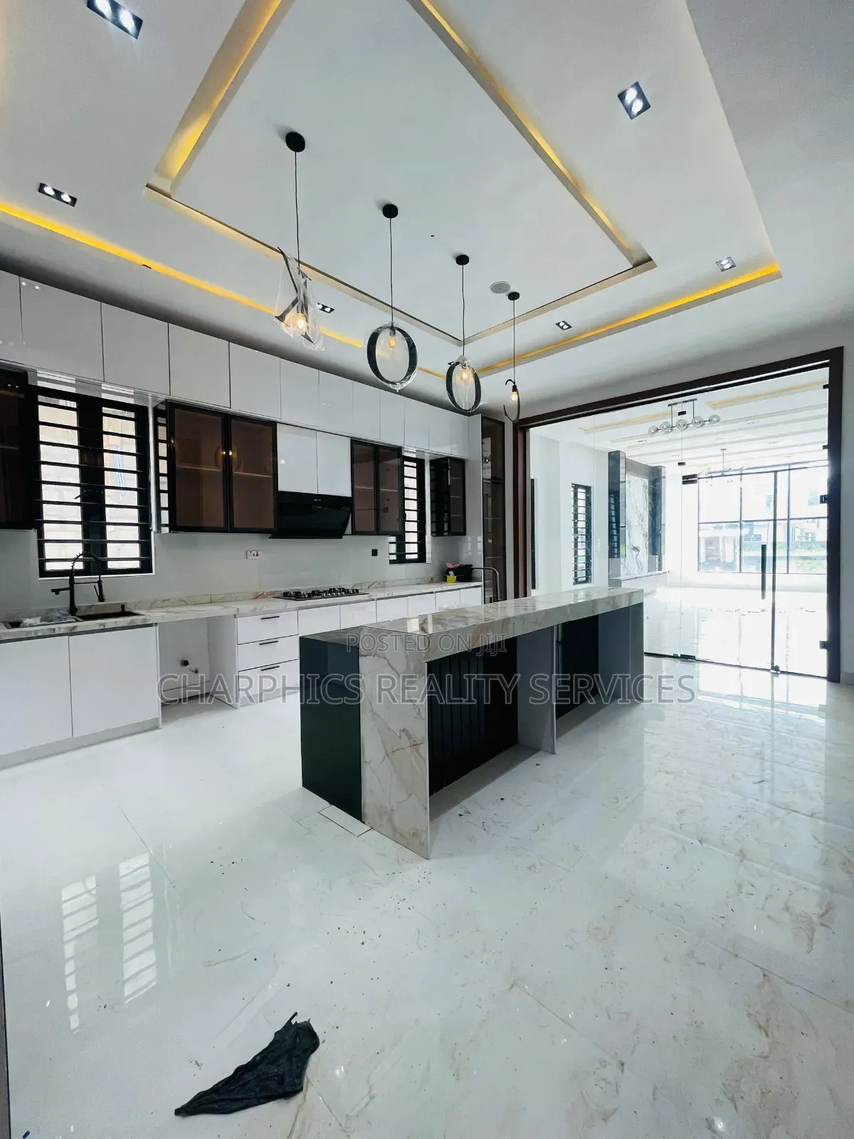 5bdrm Duplex in Lekki for sale
