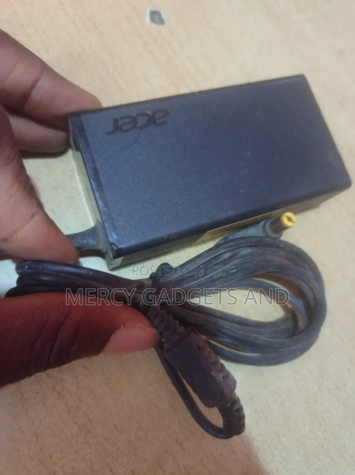 Acer Laptop Charger 19v-7.1 a Normal Mouth