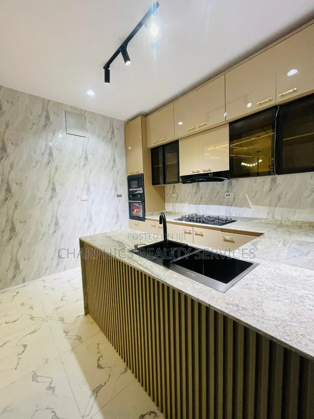 4bdrm Duplex in Lekki for sale