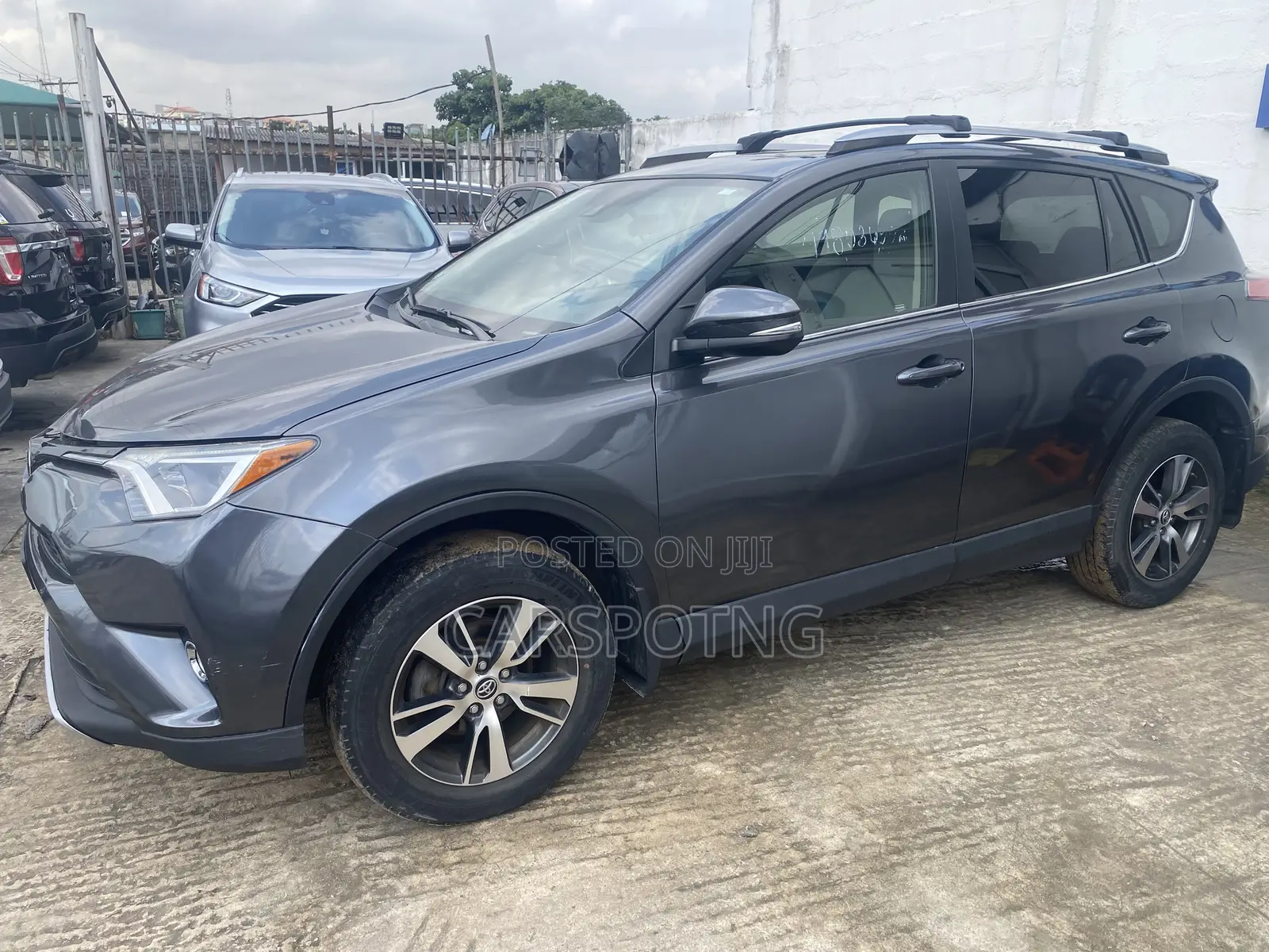 Toyota RAV4 XLE 4dr SUV AWD (2.5L 4cyl 6A) 2018 Gray
