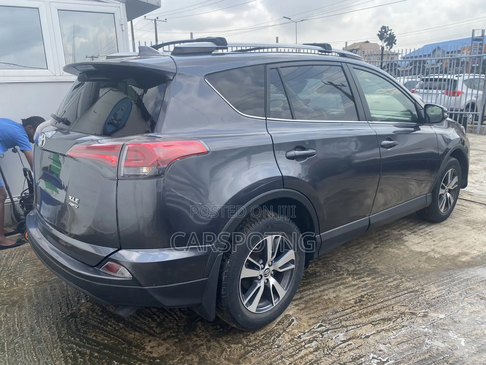 Toyota RAV4 XLE 4dr SUV AWD (2.5L 4cyl 6A) 2018 Gray