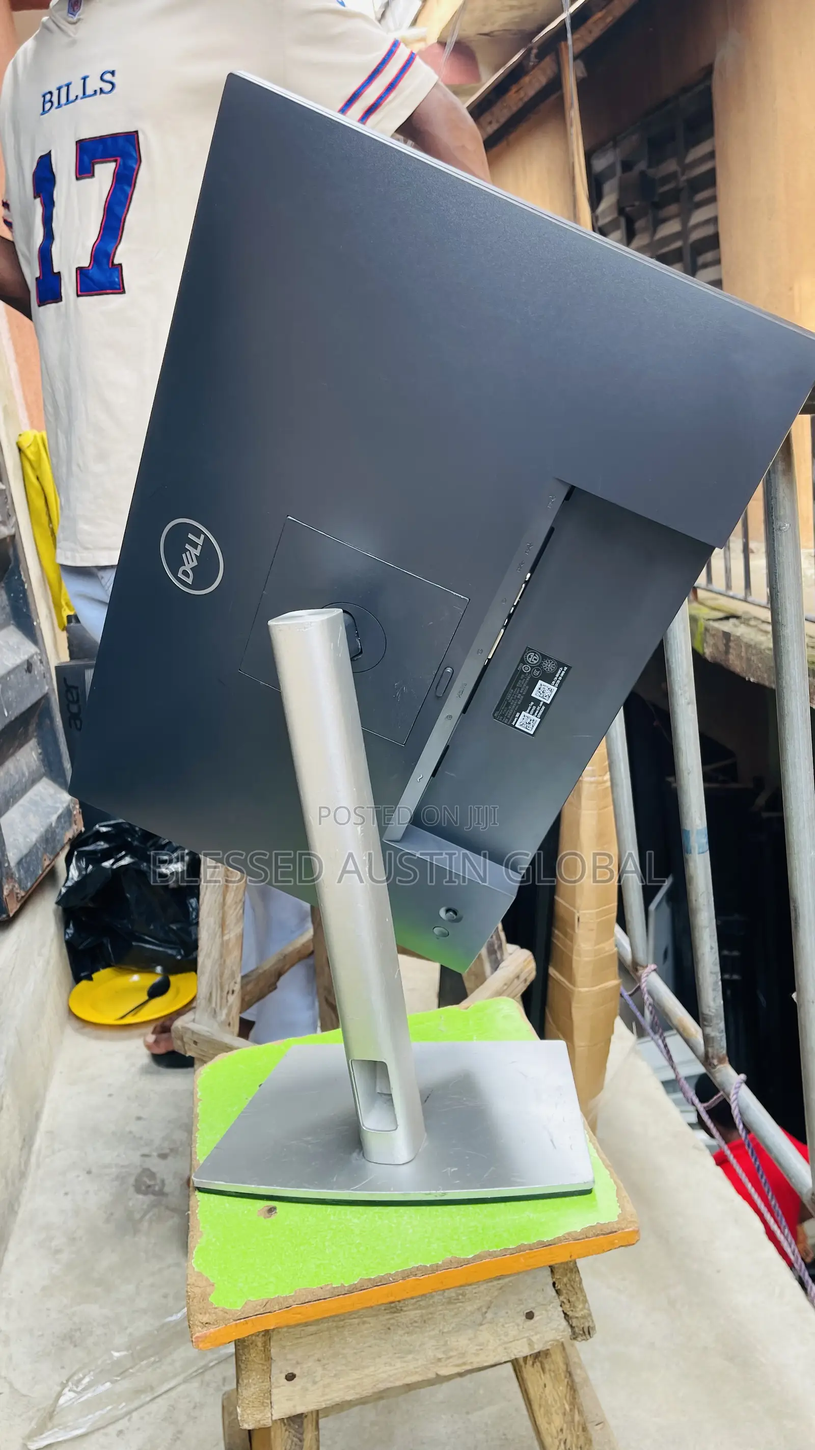 24 Inches Dell Frameless Monitor