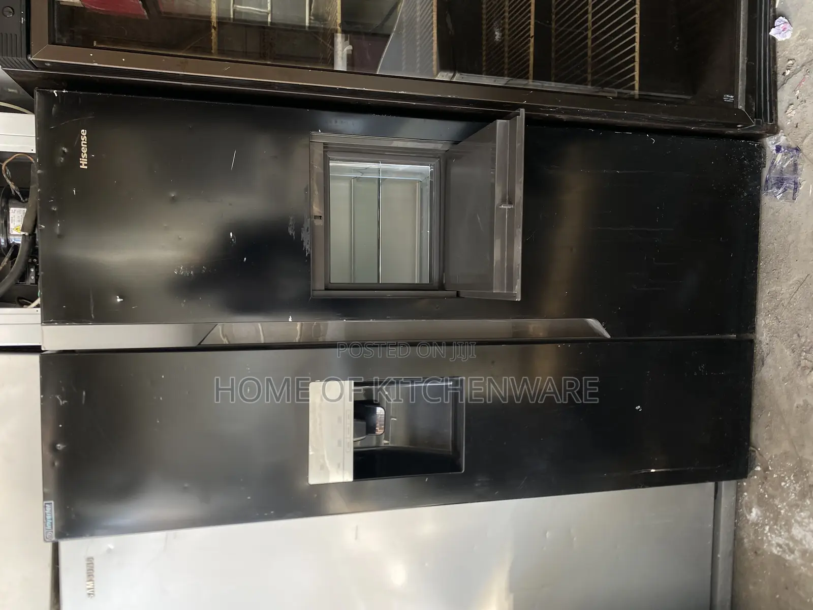 Hisense Side by Side Refrigerator With Ice and Water Dispenser
