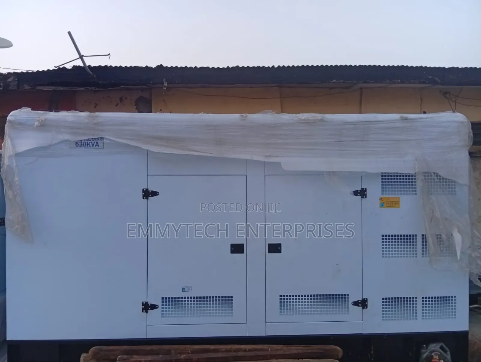 Heavy Duty Sp630kva Perkins Diesel Soundproof Generator 2years Warrant