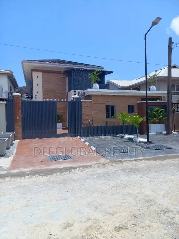 5bdrm Duplex in Lekki Phase 1 for sale
