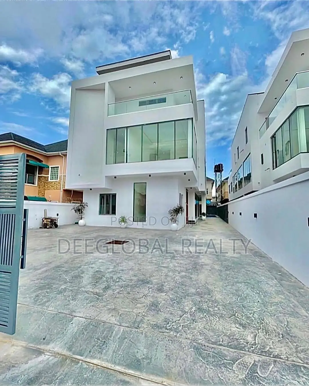 5bdrm Duplex in Lekki Phase 1 for sale