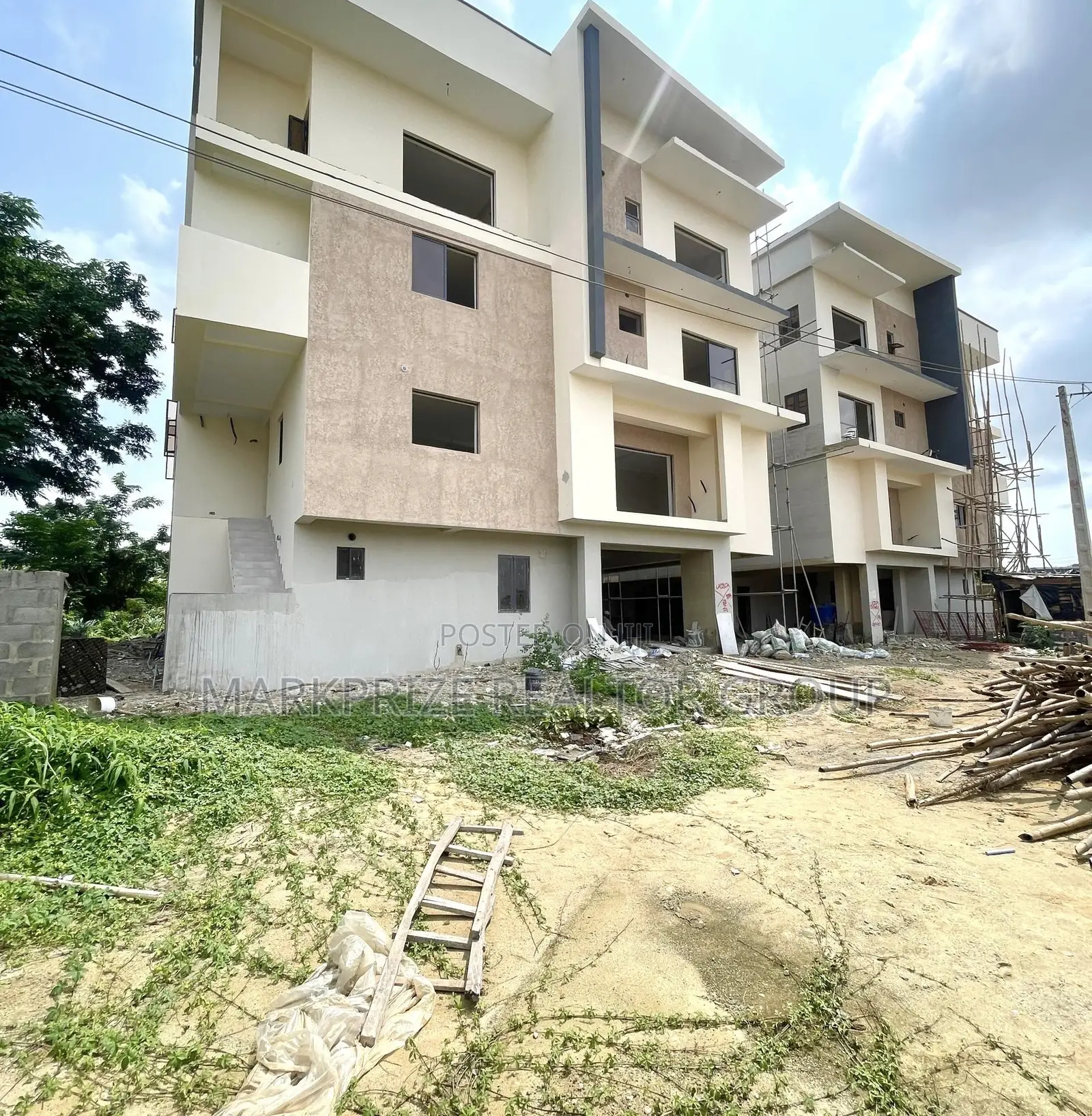 4bdrm Duplex in Obanikoro Lagos for sale
