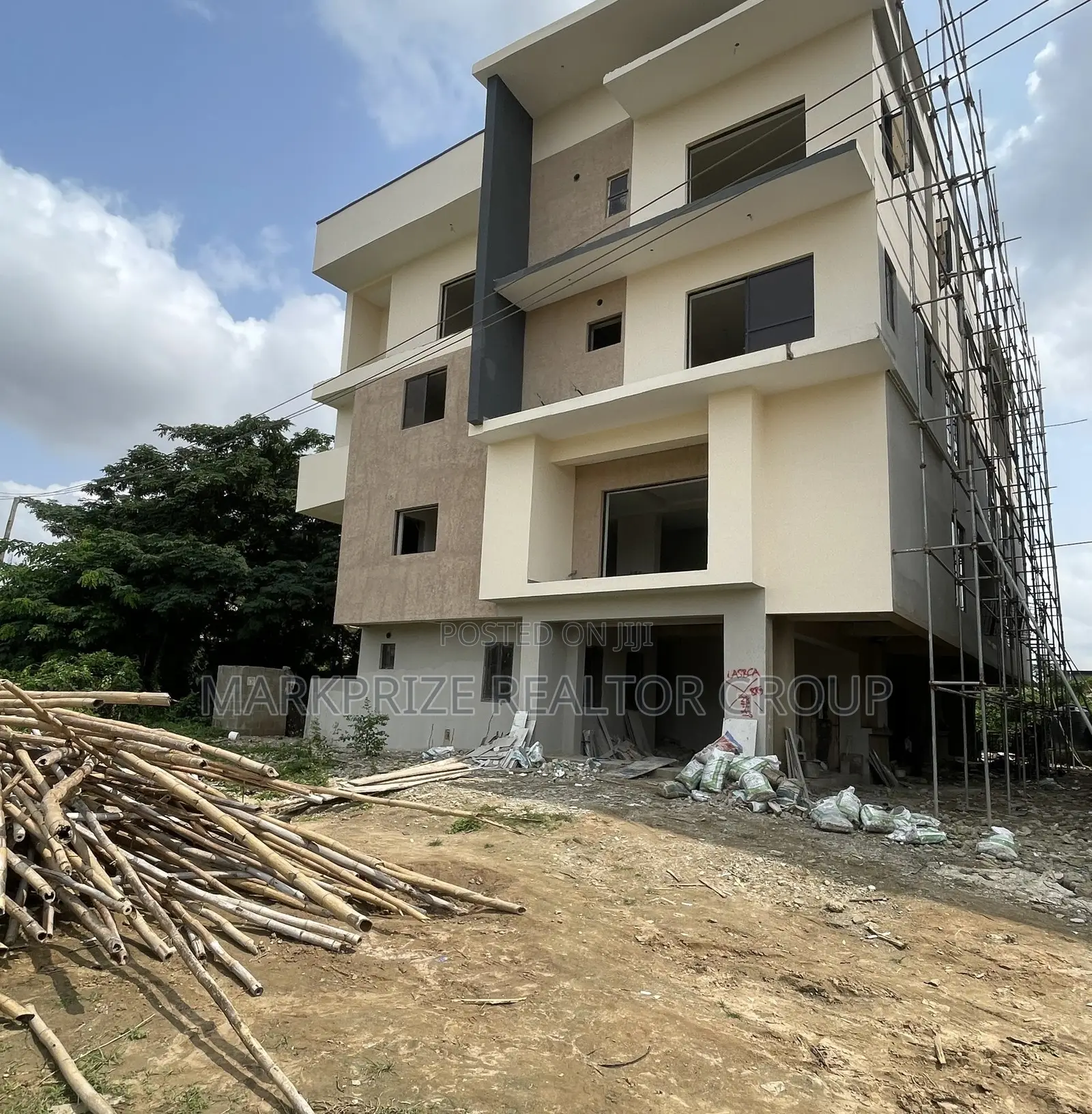 4bdrm Duplex in Obanikoro Lagos for sale