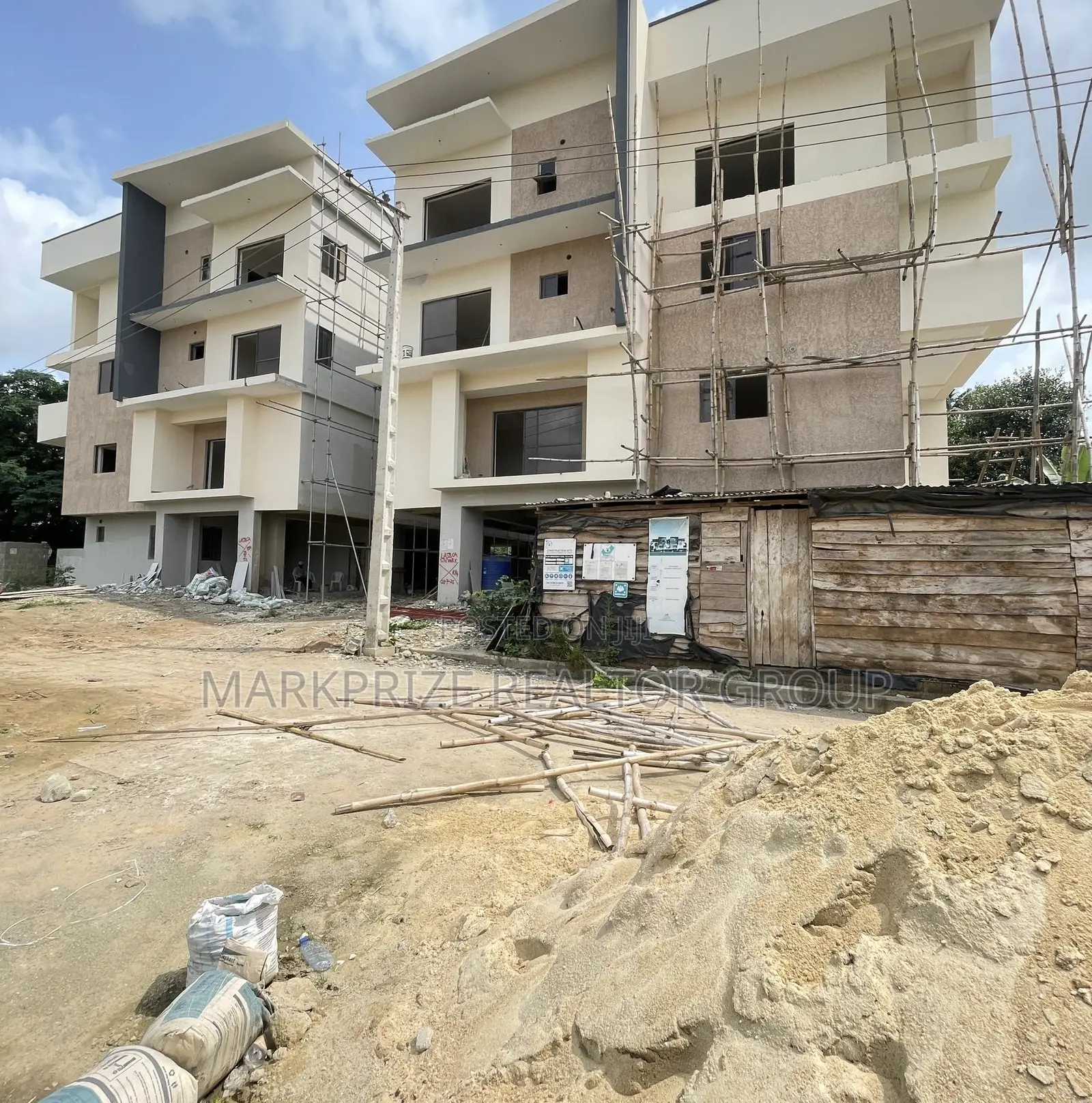 4bdrm Duplex in Obanikoro Lagos for sale