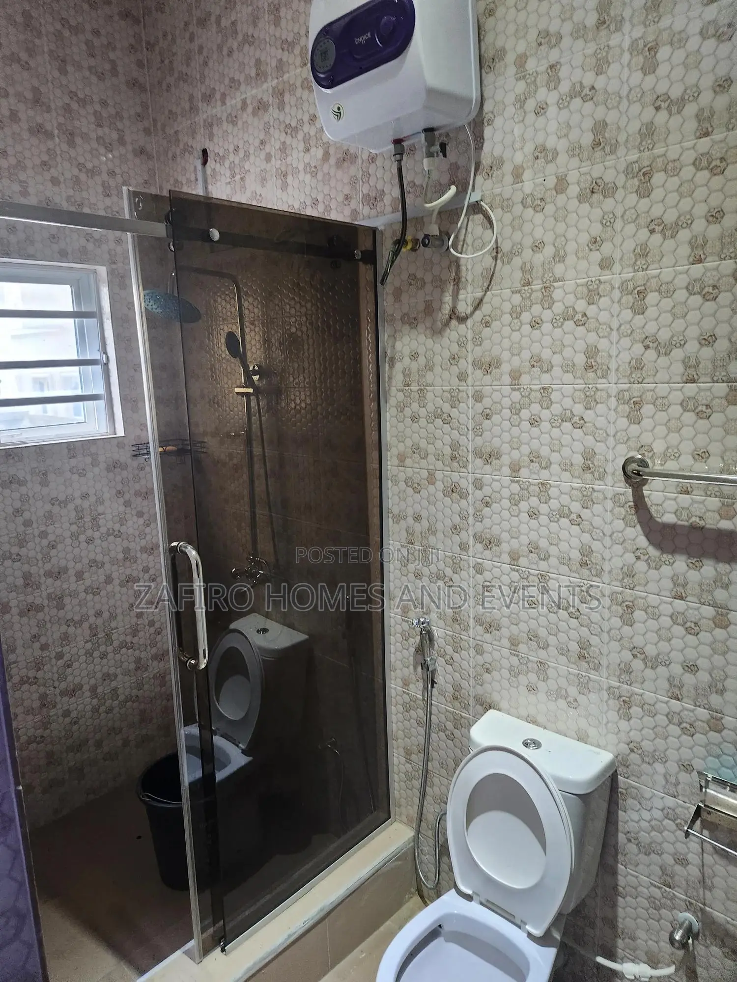 6bdrm Duplex in Arapaja Estate for sale