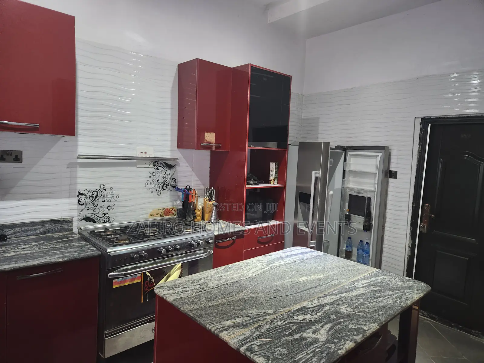 6bdrm Duplex in Arapaja Estate for sale