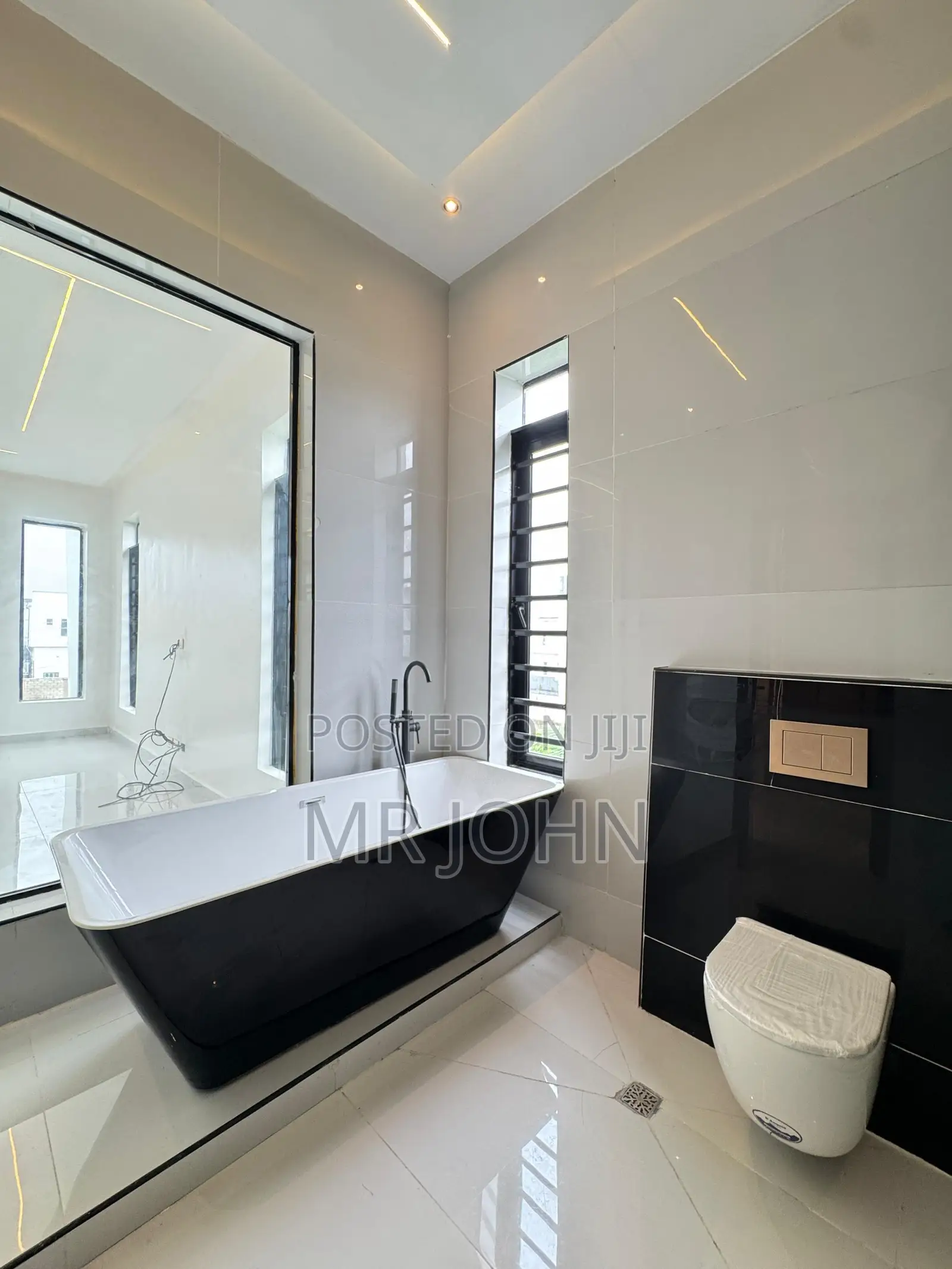 4bdrm Mansion in Orchid, Chevron for sale