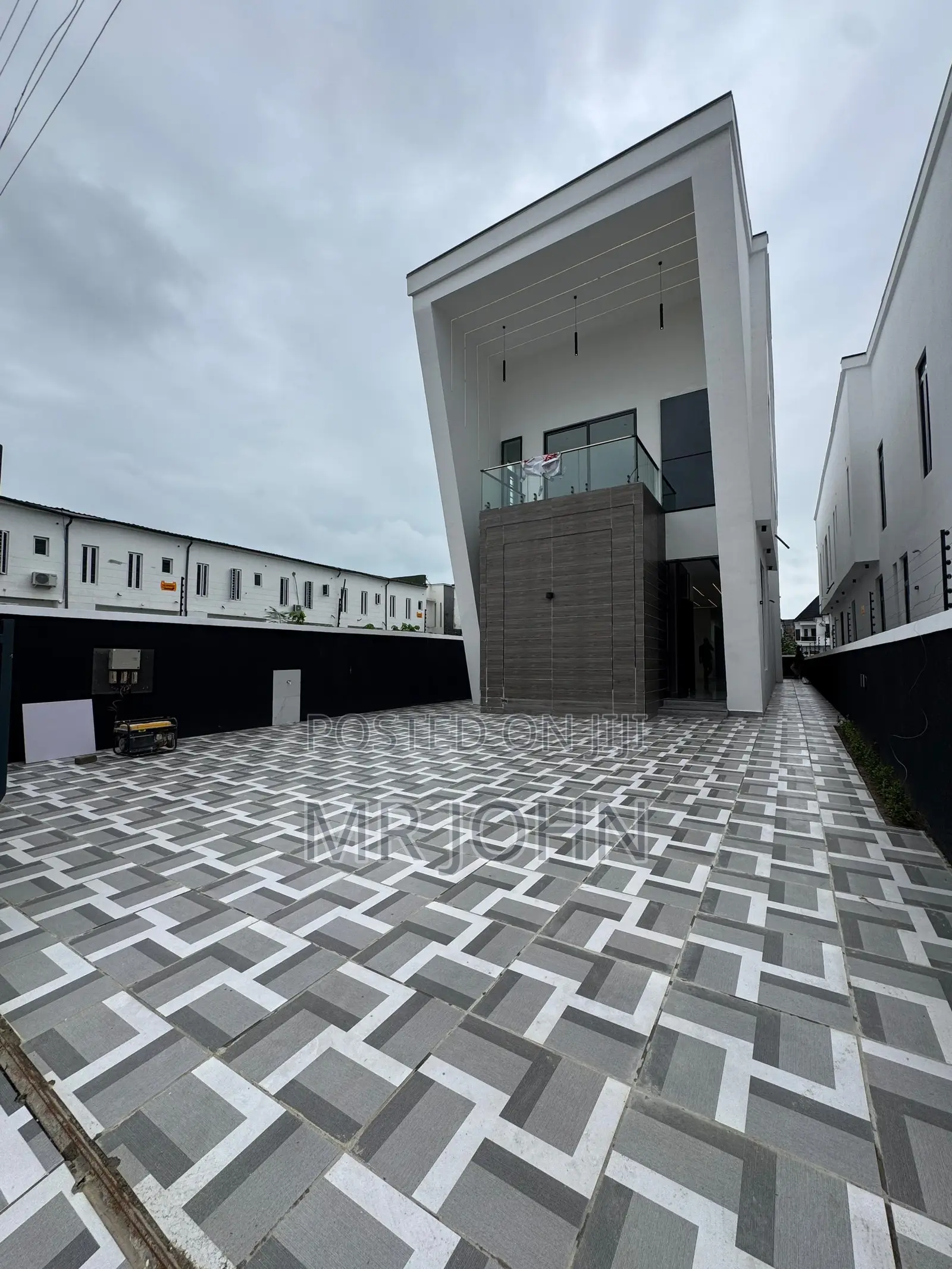 4bdrm Mansion in Orchid, Chevron for sale