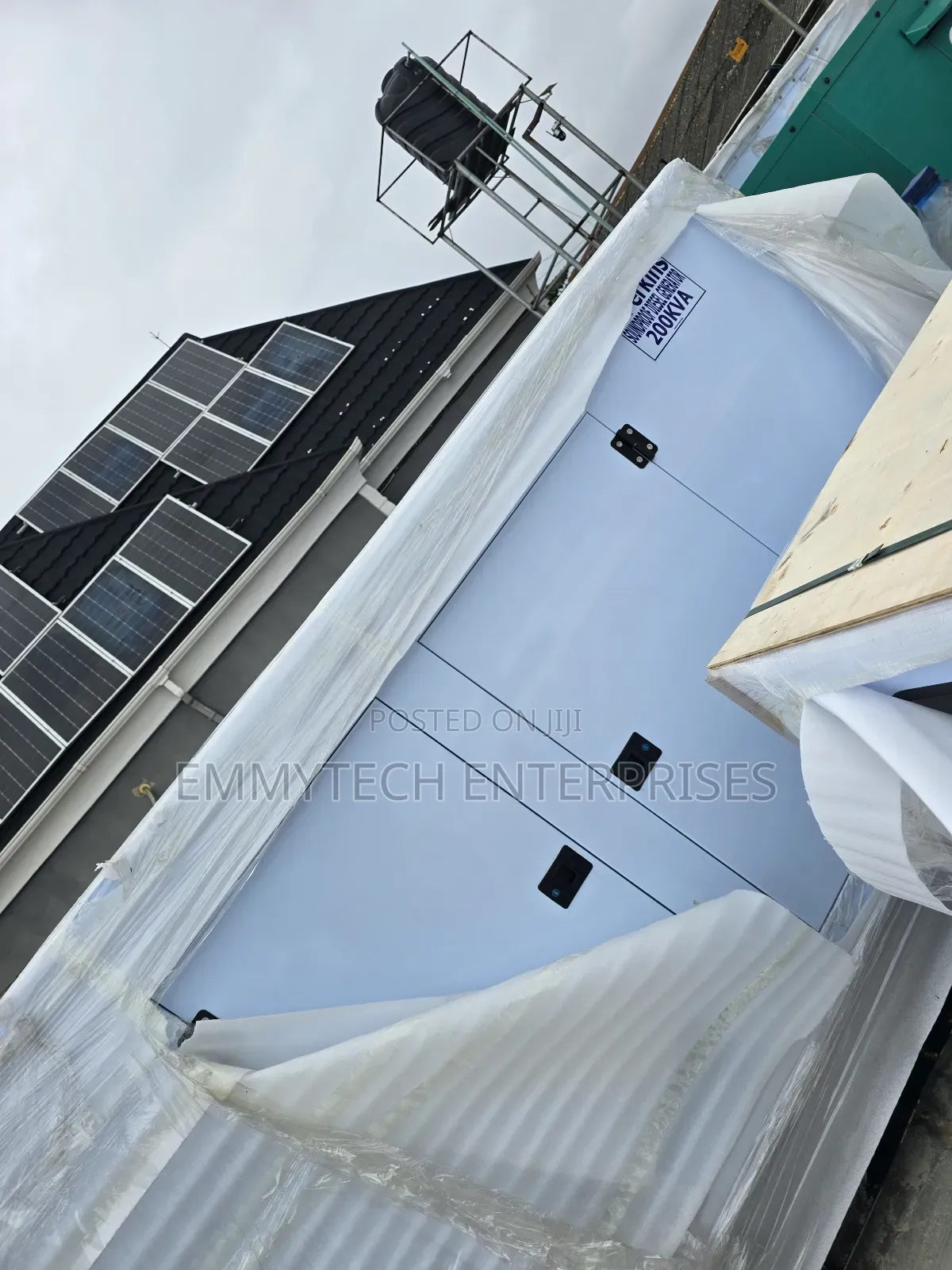 England Perkins 200kva Diesel Soundproof Generator 2years Wty