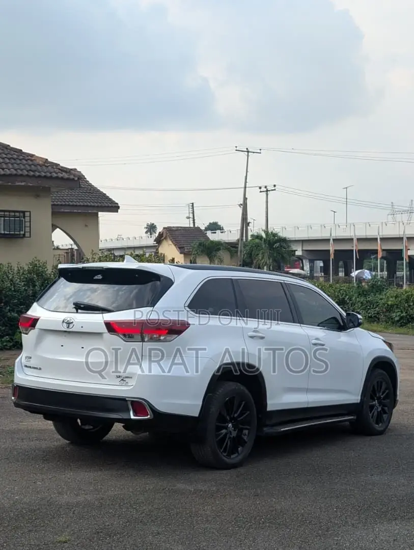 Toyota Highlander SE 2019 White