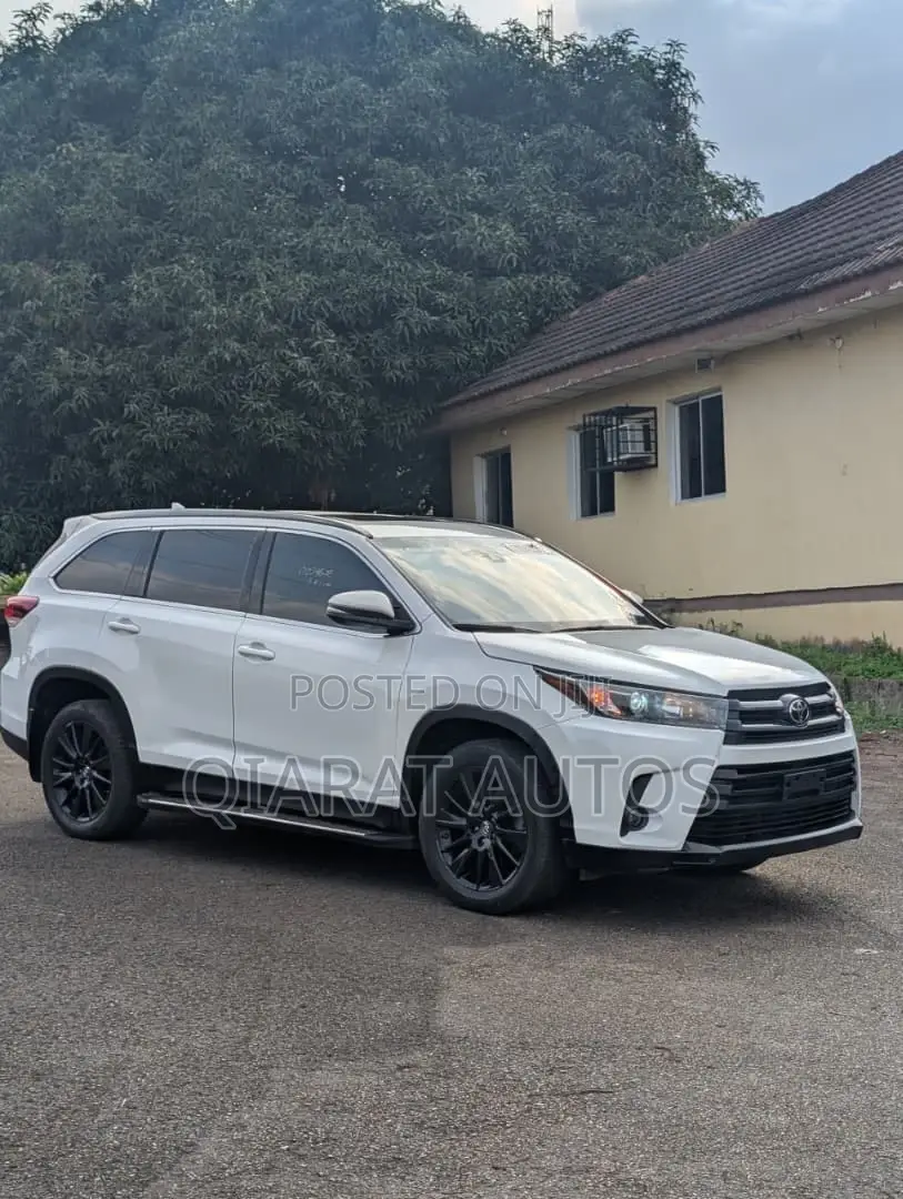 Toyota Highlander SE 2019 White