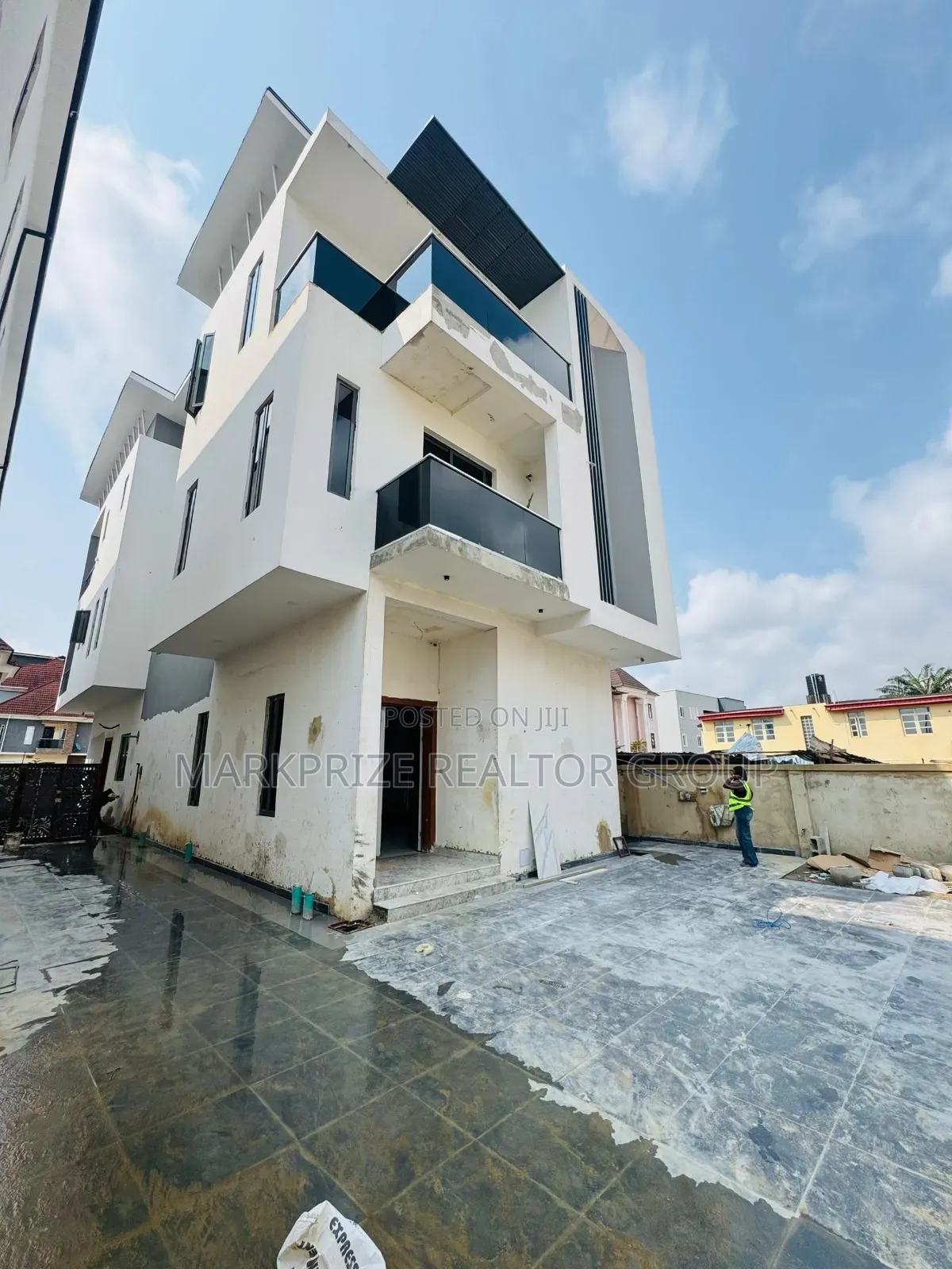 5bdrm Duplex in Ikeja Gra for sale