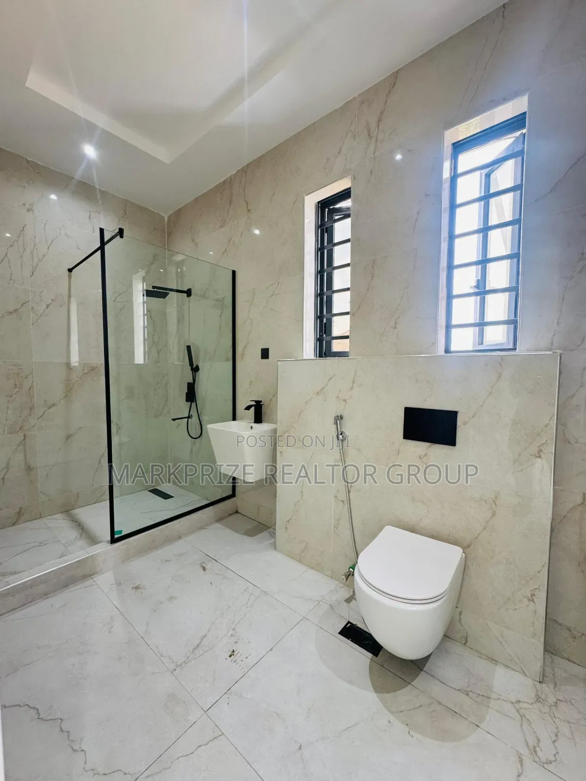 5bdrm Duplex in Ikeja Gra for sale