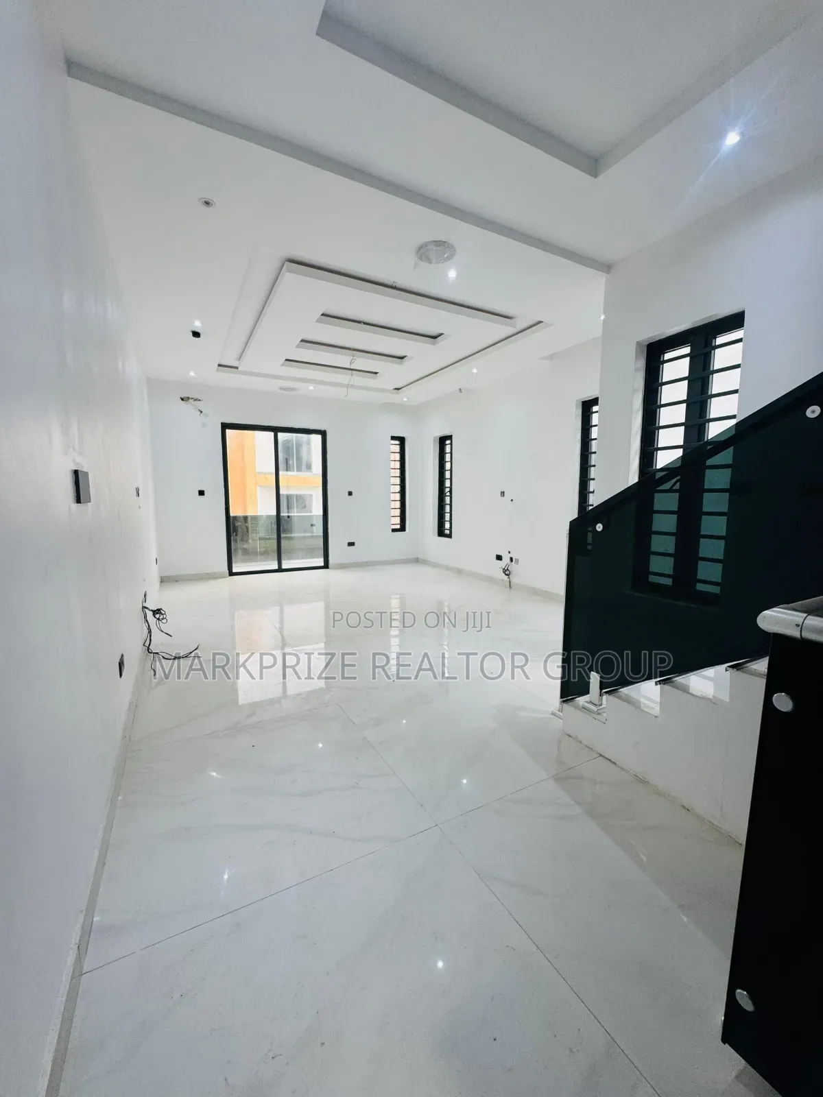 5bdrm Duplex in Ikeja Gra for sale