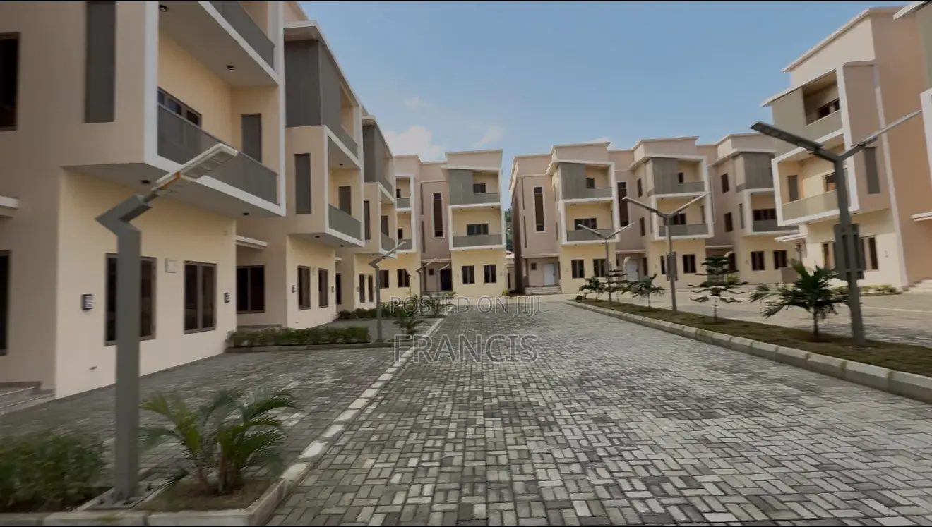 4bdrm Townhouse/Terrace in Dawaki for sale